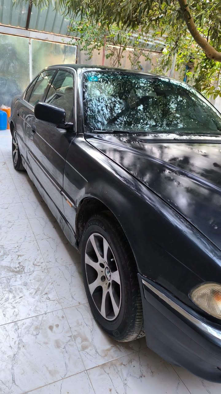 بي ام كاسحه موديل 96 
المحرك ففتي جديد شرط لاتبخير ولاتنقيص كير اتوماتيك 
تخم تاير جديد رياضي 
حداديته جيده كهربائيات شغاله 
رقمه واسط انكليزي سنويه مجدده 
31 مكفوله من العيب الشرعي والاصوليات مكانه بالناصريه السعر 45 وبي مجال للاتصال *********** بي واتساب وبالخدمه
