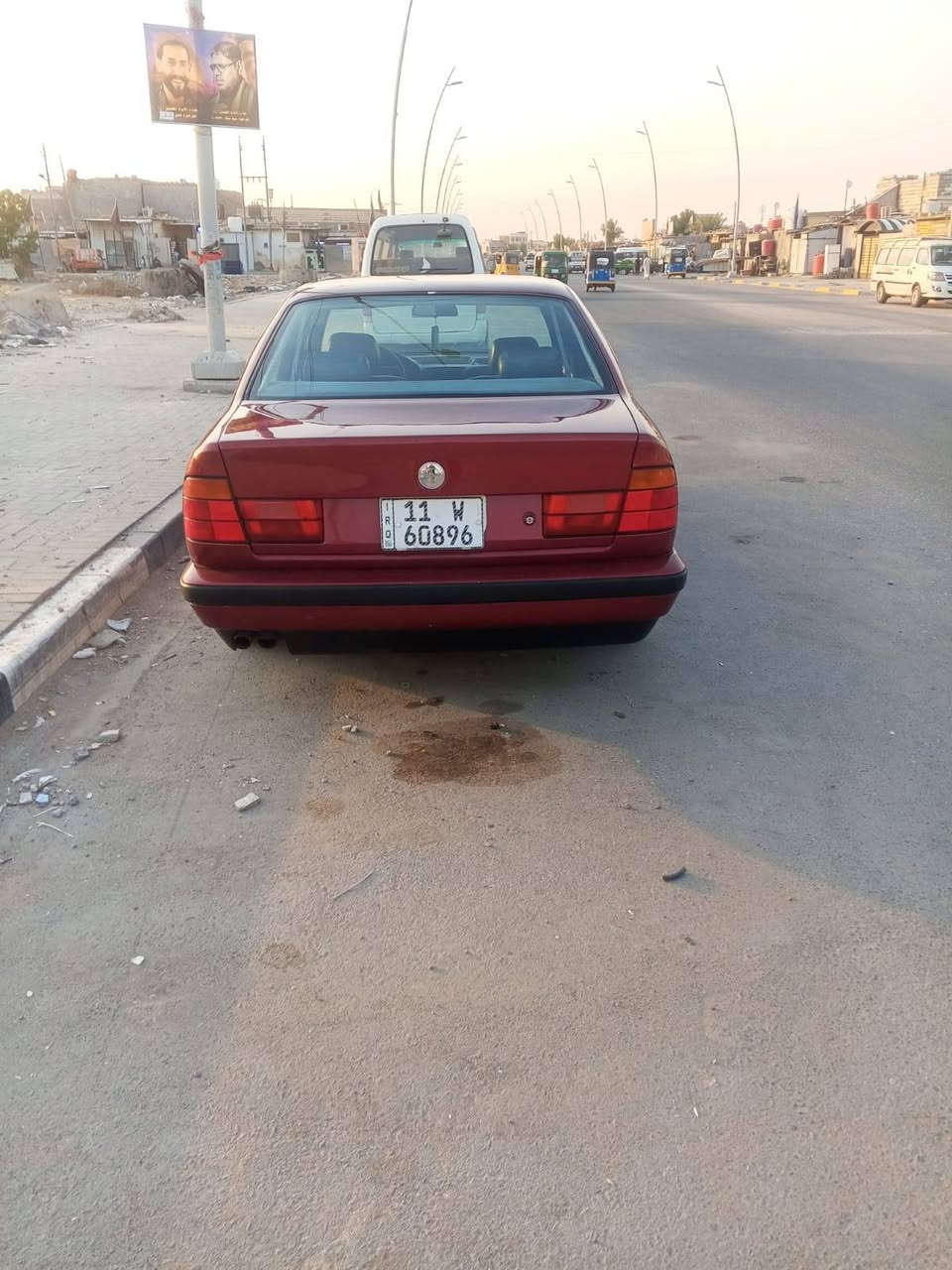 السلام عليكم BMW للبيع فقط
السياره مديل 92
مصبوغه عام بدون حادث .كفاله من الضربه 
تبريد ثلج .كهربائيات كلهه شغاله 
مكينه وكير خير من الله 
السعر 70 
انه مكلف بالنشر 
للاستفسار ***********
مكان السياره البصره .حي الاصدقاء
