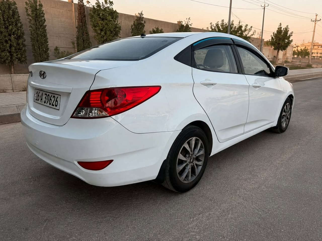 اكسنت 2014 خليجي  محرك 1600 
رقم وسنويه جديده باسمي
تبريد ثلج 🥶 
كير محرك كفاله شرط الفحص 
تخم تاير جديد 
حداديه جديده 
السعر 88 
سياره جاهزه من كلشي 
استفسار ***********
