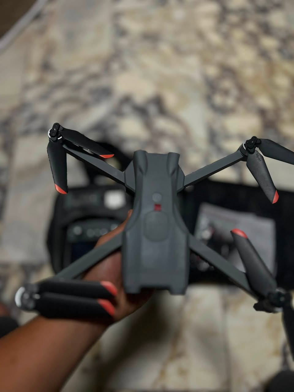 درون T8 GPS دروج حلوه ومرتبه كسر كارتون جديده طايره مره وحده فحص خاليه من اي عطل او عيب درون جديده نضافه %100 معه ريش احتياطيه تصوير 4k كمبل مانع اهتزاز مانع اصتدام السعر 475بيه مجال
للطيبين رقمي ***********
