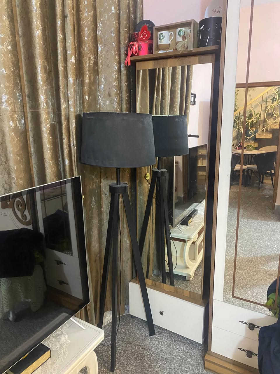 غرفه اخشاب  تكمه 8 قطع مع ميزز  بلازمه استدخدام كلش قليل مكاني بلد
سعر الغرفه  750 وبيه مجال قليل 

والميز ب١٢٥   

***********
