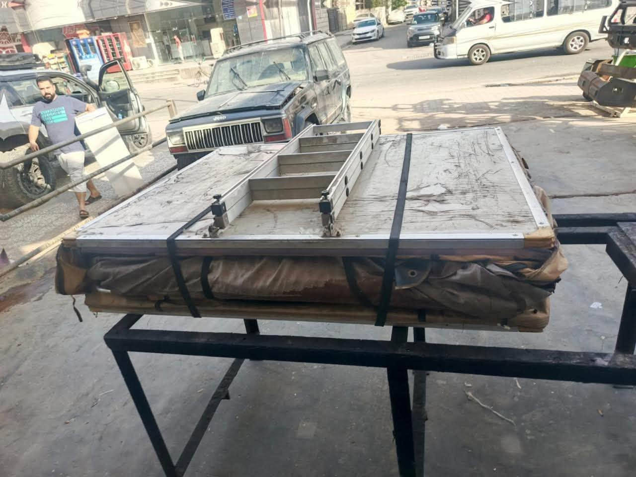 للبيع خيمة سقفية للسيارات❣️
البياع شارع 15
***********
