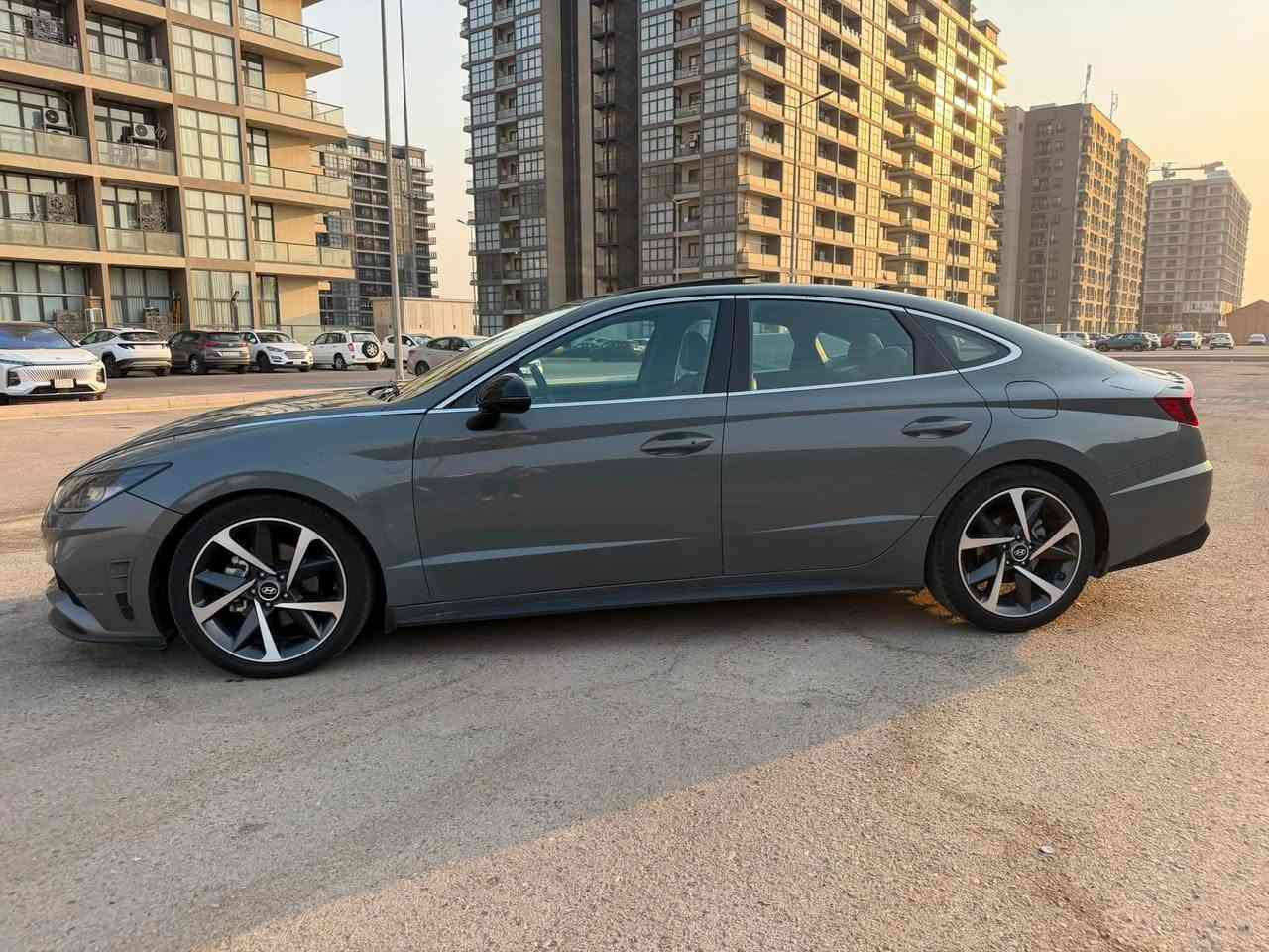 السلام عليكم سعر بلاش
سوناتا 2021 اربيل
حادثها جاملغ ايسر مبدل ومصبوغ 
ايرباك فقط دركه 
الباقي كفالة عامة
ماشية:50 ميل
مكينة 1600 تيربو
الكير 8 نمر
السعر 153وبيها مجال
الرقم: ***********
مكانها بغدا حي الجهاد الاطباء او حي العامل
المواصفات
فول بانوراما
شاشة جبير تدعم ابل كار بلي واندرويد اوتو
4 وضعيات للقيادة
كامرة خلفية
كشنات جلد ومخمل
تدفئة كشنات وستيرن
اشاير بلمري
تبريد بيانو
اربع رادارات
نظام القيادة الذاتية نظام التوقف الذاتي واذا شي وراها ماترجع نظام المحافظة على المسار
اوتو هولد
جنطة ذكية....
شفتات ستيرن
تحكم ستيرن جهتين
وارد كندي المرغوب
