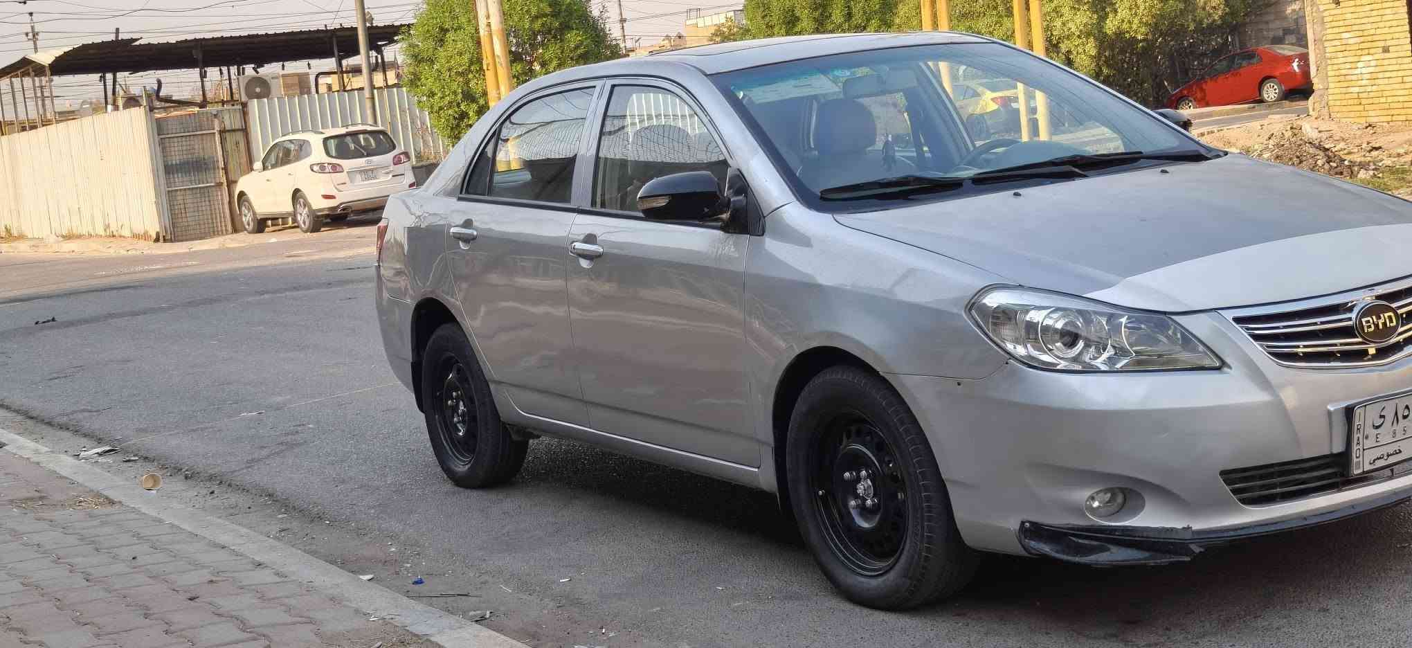السلام عليكم BYD  G3  2013 كير اوتماتيك المرغوب مكفولة من ضربه وصبغ وتبديل وخياس سياره جاهزه على آخر حبايه فول مواصفات ماشيه 130 ألف حقيقي محرك وكير شرط ممفتوحات بلاديات رقم بغداد سنويه 2029 تحويل مباشر مكاني بغداد سعرها ٥٠ وبيها مجال رقمي ***********
