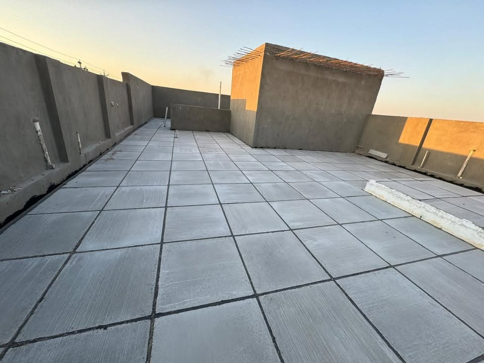 🏠 للبيع دار بمنطقة الـ66 – ملحق النداء
📍 الموقع: خلف شارع 60، بصف الركن على شارع 10
📐 المساحة: 200 متر
🏡 طابق واحد، ملبوخ وكامل

🔹 الدار يتكون من:

* غرفتين
* صالة
* استقبال جبير
* حمام
* مطبخ حار وبارد
* 🌿 حديقة داخلية وحديقة خارجية

💧 واصل مي وكهرباء ومجاري
🔌 شغل المي والمجاري والكهرباء كله بوري دفن
📐 الخريطة والتنفيذ مكتب هندسي
🧱 بناء درجة أولى، طابوق نهروان
🏗️ الكونكريت من الأمير، عيار 350 نيوتن

📍 بصف الركن وعلى شارع 10 وموقع مميز.

💰 البيع من صاحب البيت مباشرة، بدون وسيط.
يرجى التواصل والاستفسار عن السعر  والتفاصيل 
***********
@highlight
