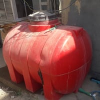 للبيع تانكي ماء أبو الف لتر متروس حاليا ٤٠ مواعين كلهن شلع ٢٥
