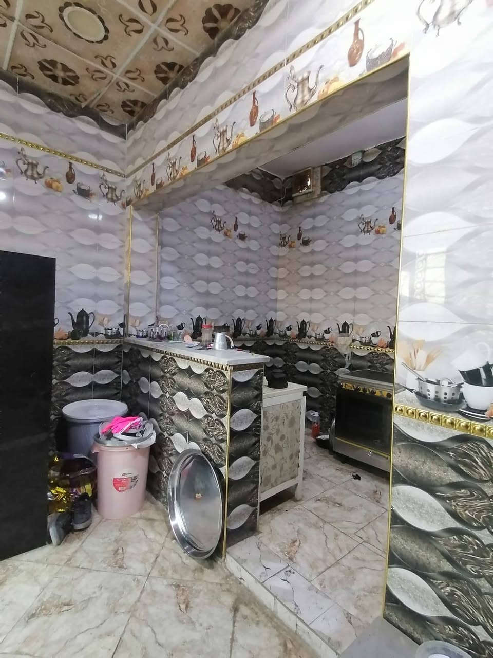 بيت طابو للبيع المساحه 200م  مقابل الحديقه خلف مدرسه صفي الدين ( سديناويه) يحتوي غرفتين ومناورهن + صحيات داخليه وخارجيه + صاله كبيره + استقبال + مطبخ حار وبارد + ساحه وحديقه صغيره
بناء جديد ودرجه اولئ بيت مرتب . والسعر خاص او تتصل ع الرقم . السعر 160

بيت طابو للبيع المساحه 200م  مقابل الحديقه خلف مدرسه صفي الدين ( سديناويه) يحتوي غرفتين ومناورهن + صحيات داخليه وخارجيه + صاله كبيره + استقبال + مطبخ حار وبارد + ساحه وحديقه صغيره  
***********
