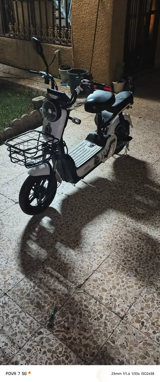دراجه شحن للبيع حجم ١٦ دراجه نضيفه كلشي مابيه السعر ٣٥٠ وبيه مجال عنوان بغداد الزعفرانيه شارع الكهرباء خلف حسينيه أمام المهدي اتصال رقم ***********
