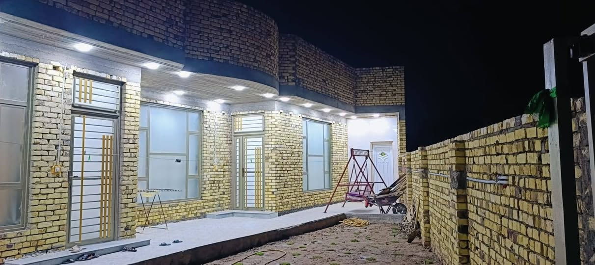 🔴 يعلن مكتب بركات الجواد للعقار 
دار للبيع بالكوت الجديده شارع اليوده 
المساحه _ 350 متر  _ طابق واحد ركن على شارعين 
غرفة عدد 2 _ 6ونص × 4
استقبال 8 ونص × 5
هول 16 × 5
مطبخ بارد 4×4
مطبخ حار 6 × 4
مجمع صحيات عدد 3 
سنة البناء / 2023
للاستفسار الاتصال على الرقم 
***********
***********

