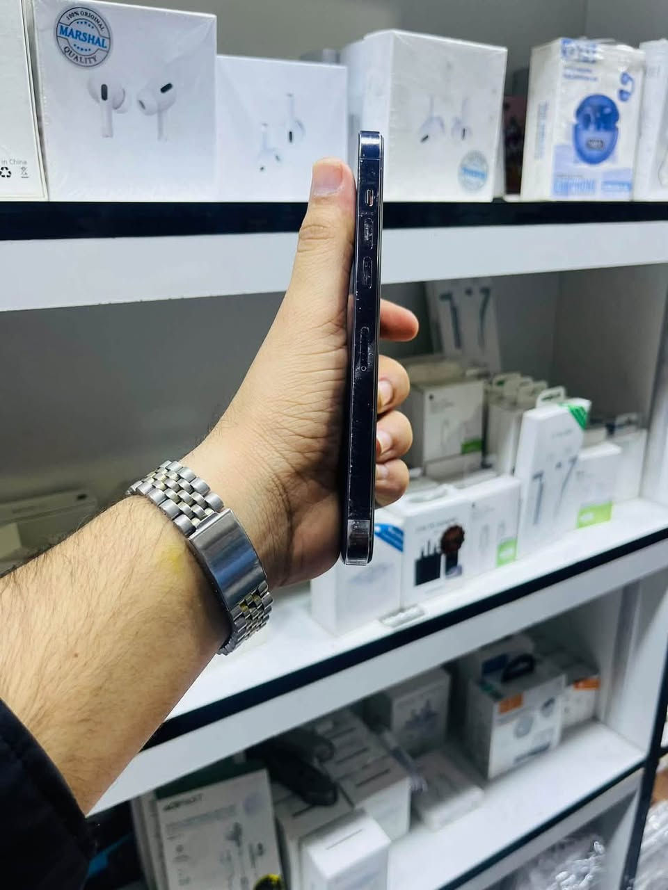 السلام عليكم 📱 ايفون 14 بروماكس
ذاكره 256
بطاريه 77 بلادي 
نموذج mدبل شريحه الجهاز خطين
مستبدل فقط شاشه احسن نوعيه باقي الجهاز 
بلادي كله شغال مكفول من العطل اي شي بي 
يرجع نت ✅اتصال✅صوت✅كامرات✅سيمكارت1و2
فيس ايدي ✅كله شغال وعضمان سعر 525 بي 
مجال لشراي مكاني بغداد مدينه الصدر *********** متواجد وتساب 24 ساعه
