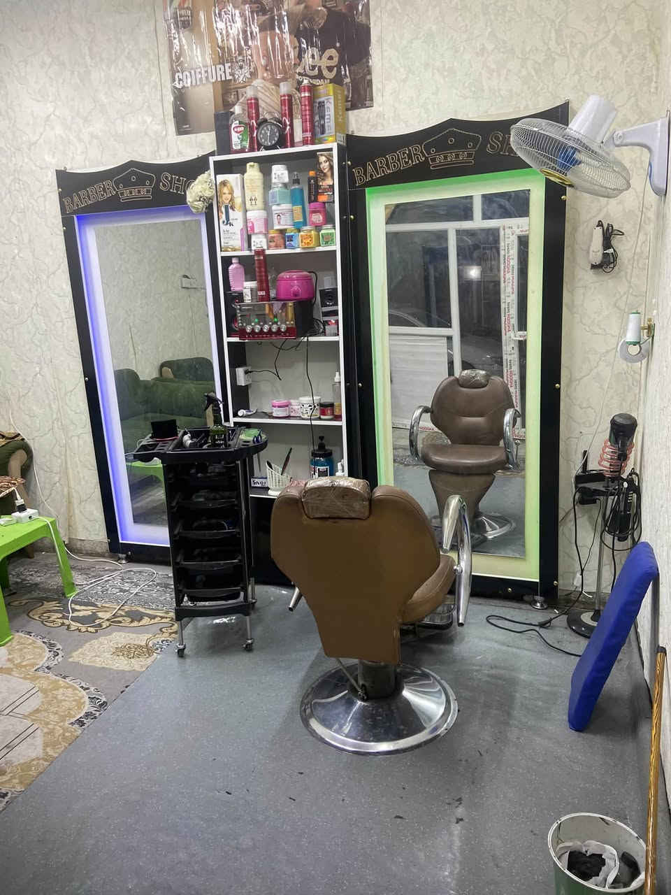 محل حلاقة • للبيع • امنداخلي