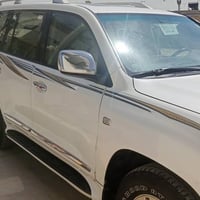 لاندكروز موديل 2011 بدون ضربة بدون صبغ تحويل مباشر 07711360465