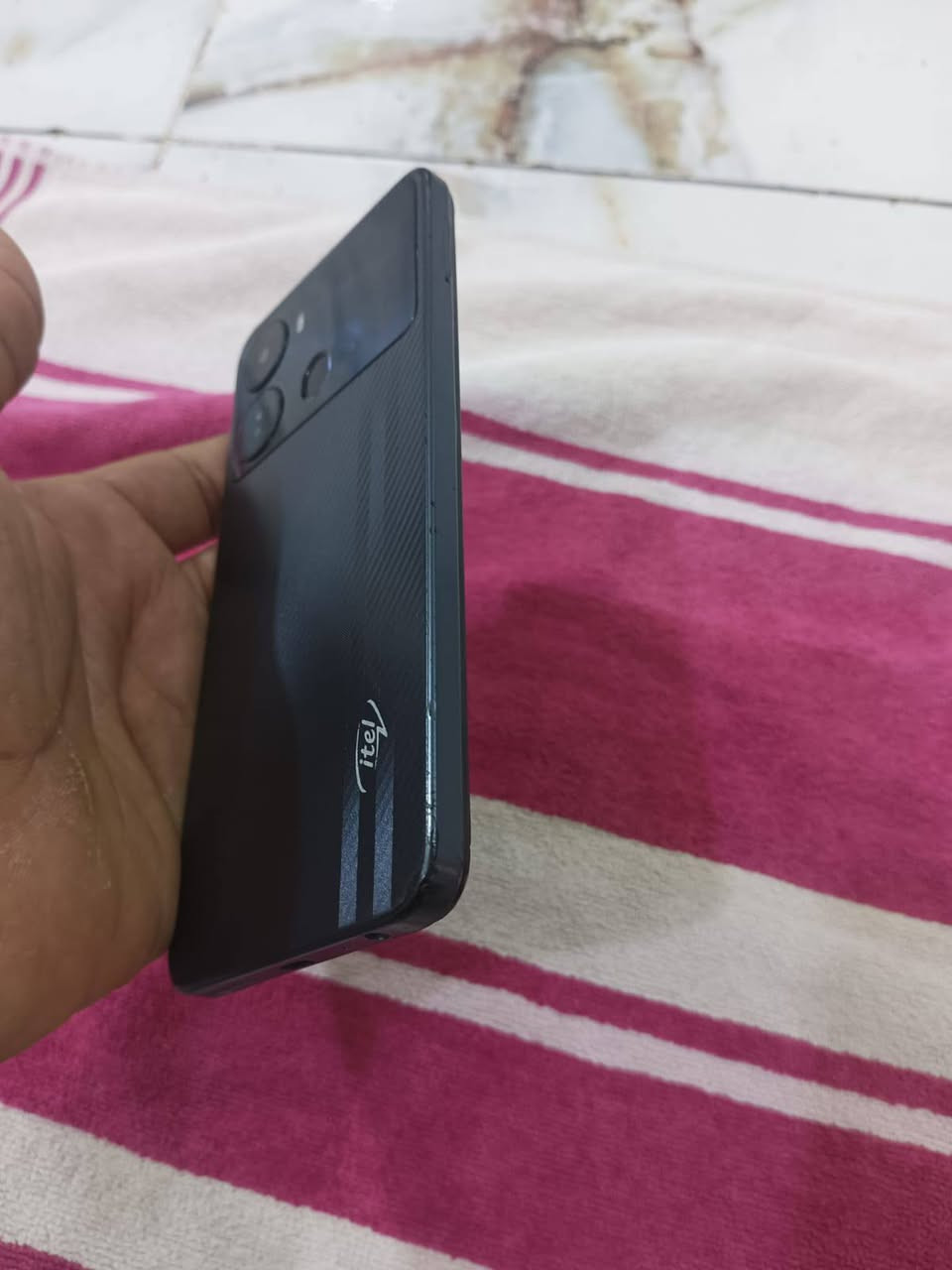سلام عليكم جهاز للبيع ذاكرته 128 جهاز راقي يدعم بوبجي 60 فريم جهاز مكفول تجي تفحص وتاخذ  مستعجل عله بيعته   مكاني نجف حي الميلاد وهاذه رقمي ***********
