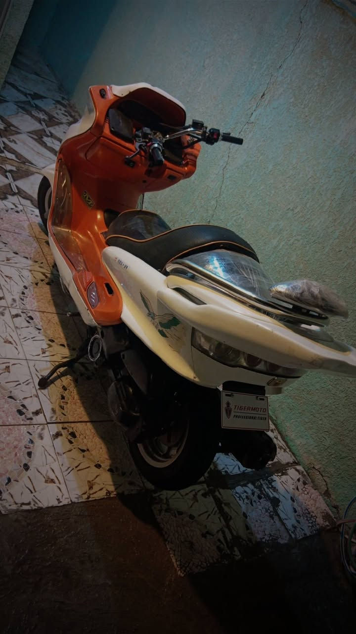 السلام عليكم 🌹
للبيع دراجة ماجسته تك رون رياضي 🏍️🔥
الدراجة جاهزة وما بيها أي نقص، فقط تحتاج دبلات أمامية. التفاصيل:
وجه بومة 🦉
سبايدر رياضي
تجوه
إشارات وبك لايت كرستال
دوسات نيكل
ستيرن رياضي
لايت عالي ناصي زينون رماش
هورن دبل إشاره
بريك أمامي وخلفي
MP3 بلوتوث مع سماعات 🔊
كلج أمامي وخلفي جديد
بلك جديد
حماوة نص ثابتة
تايرات جديدة
باتري جديد 🔋
الكيجات كلهن شغالات: حماوة، بانزين، وسرعة
✅ كلهه شغاله مابيه اي نقص 
الدراجة جاهزة للاستخدام،
السعر 575 وبيهه مجال للشراي
بابل الورديه سيف سعد قرب مستشفى الكفيل 
***********
والله يرزق الجميع
