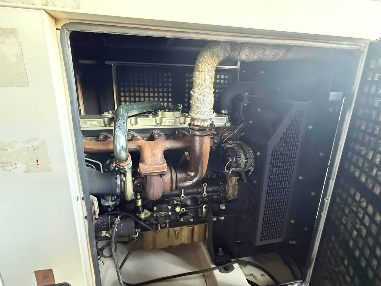 السلام عليكم
بيركنز 105 ملم موديل حديث بريطاني اصلي 
150Kva 
كاتم للصوت 
ساعات العمل اقل 1000 ساعه فقط 
نظام اوتو حمايه فول اوتماتيك
وضع بلاد شركة  
أربيل صناعه جنوبيه 
وضع بلاد شركة  
🚚يوجد توصيل الى جميع المحافظات وبضمان🚚
🚚كياندن هةية بو هةموو شاركان بةكرينتى🚚
 للاستفسار:
 ابو علي 
***********
***********
***********
