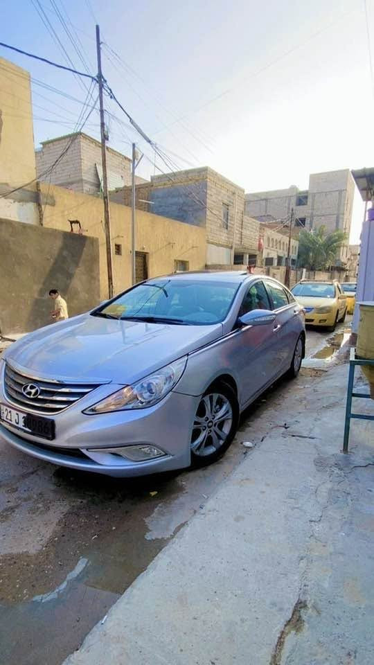 سوانتا 14فول واحد على واحد 
سوناتا سلفري مكينه  بانزين 
السياره جديده كلش وجاهزه من كلشي 
حداديه جديده وكلشي بيه شرط الفحص مكينه كير 
السياره كصه وحده بجم متومه اسليمانيه طبق لاصل 
مكاني بصره ب38وبيه مجال حك الجيه مستعجل على بيعتها محتاج 
***********
