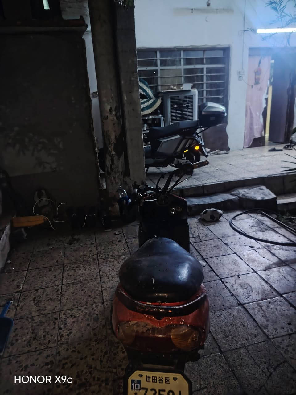 سلام عليكم ماكس 120 رايده ب200 الف ***********

نص مكتوب في الصور:
- HONOR X9c