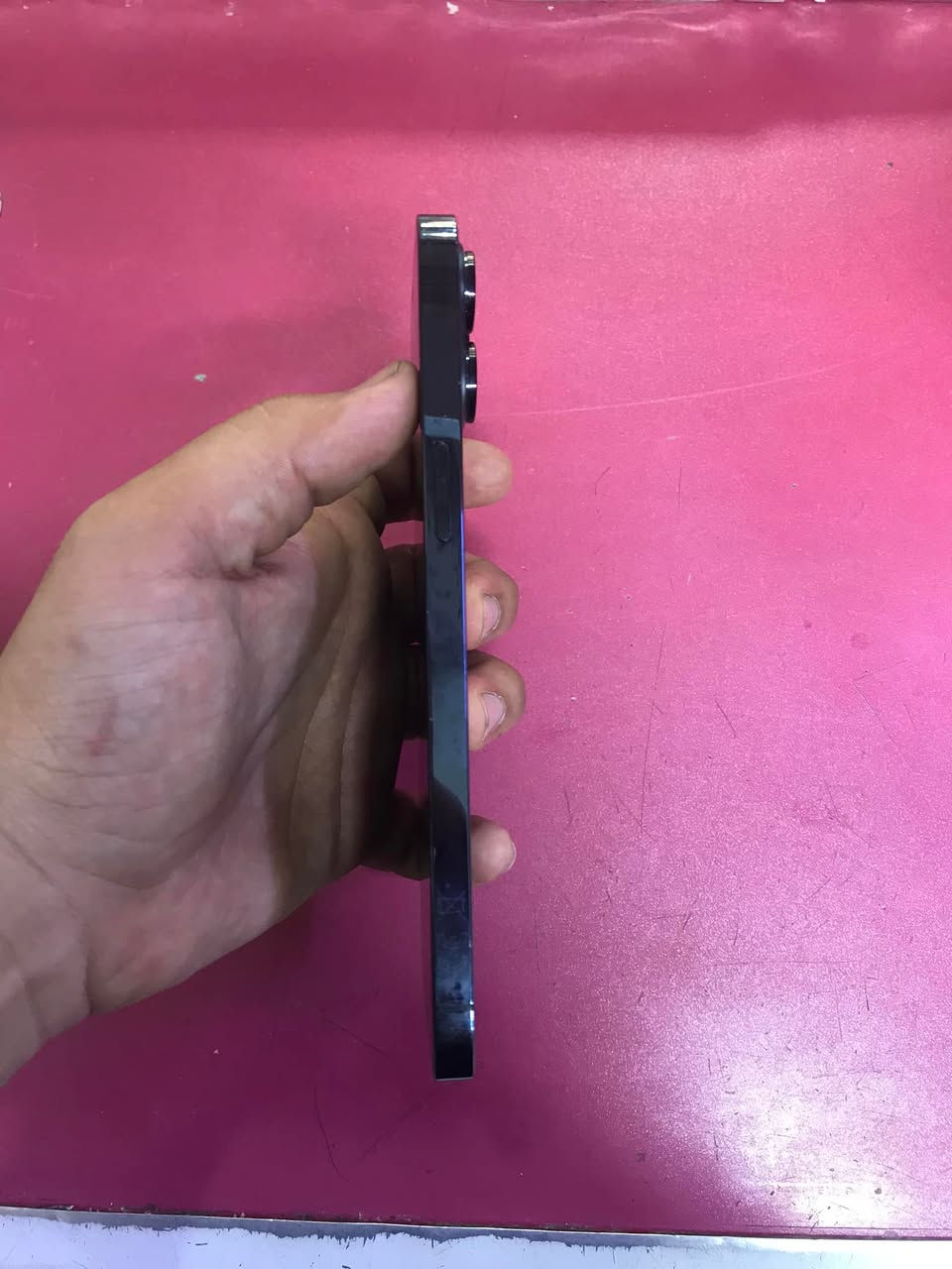 ايفون 12 pro max
ذاكرة 256
بطارية 76 على وضعية الشركة
بي فطر بل كلاسة ما مأثرة بل شاشة 
سعر 375 وبي مجال
عنوان نجف حي الميلاد
***********
واتساب
