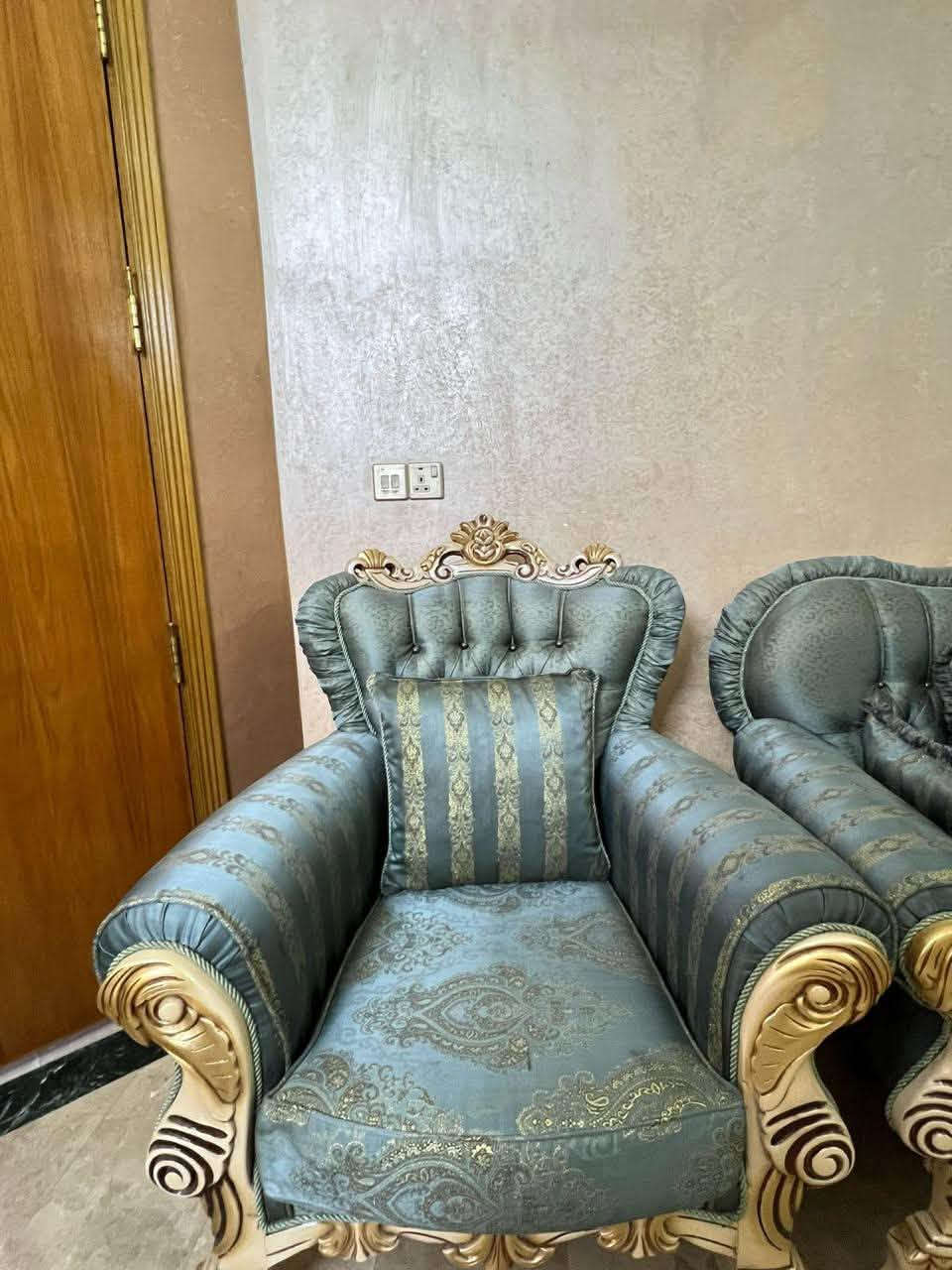 سيت تخم تركي
تخم تركي عدد المقاعد ١٠ استخدام جدا قليل

مع السيت طبلات موضحة بالصور مع البردات ٣ قطع

السعر مليون و بيه مجال

*********** واتس
