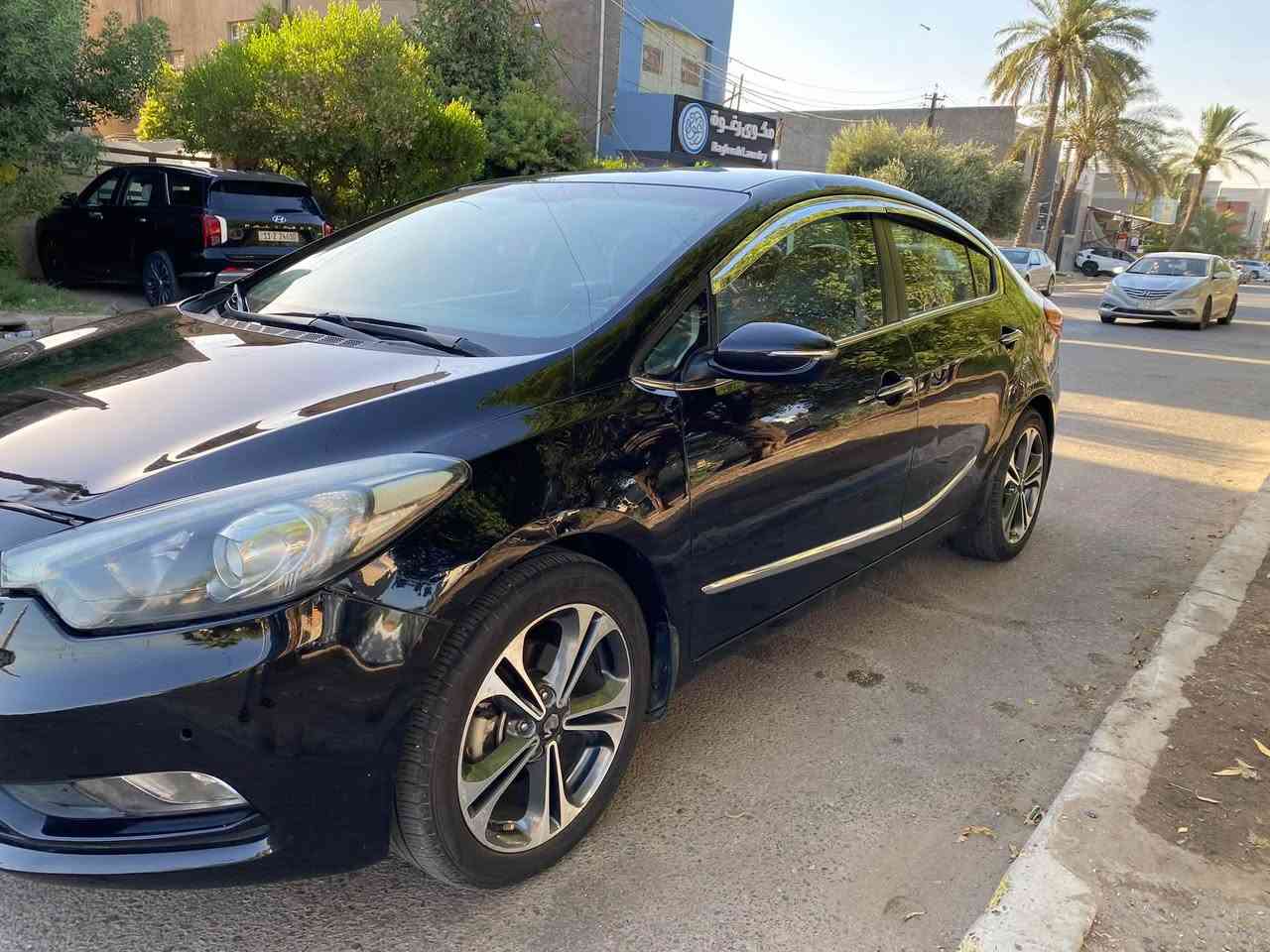 السلام عليكم للبيع سيراتو 2014 فول مواصفات 1/1 رقم بغداد انگليزي بأسمي بصمة فتحة لايت ليزري بگ لايت ليزري 5 ويل كب كروم اشاير مري حساسات دواخل أسود وقرميدي عليها صيانة بانزين وفيت بم جديدة ومقدم نفض سيارة جاهزة السيارة مكفولة من ضربه وتبديل بيها قطعتين رش وبارد بگرن الجاملغ الأيمن  السعر 109 وبيها مجال ***********
