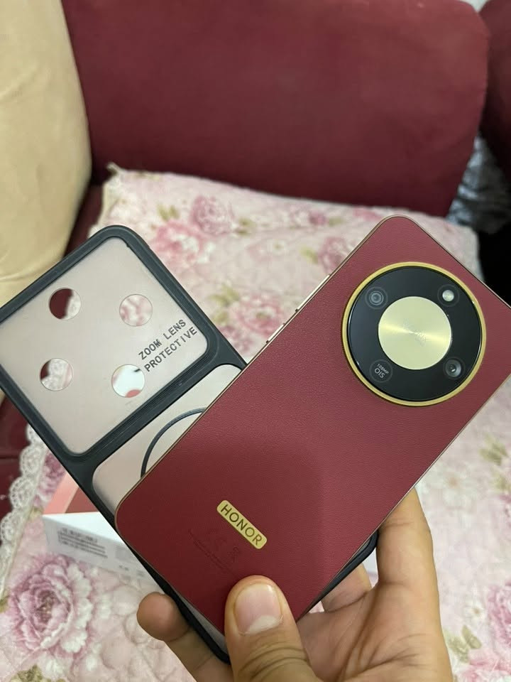 السلام عليكم هونر x9dالذاكره 256عشوائيه 12معروف بمواصفاته مستخدم ٩ايام فقط السعر ٤٢٠ بي مجال بسيط مكان نجف للاستفسار***********

