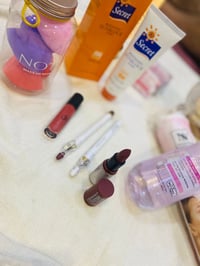 *كوزمتك لارا* ✨ بكج العناية والميكب اليومي  يشمل: واقي شمس Secret SPF9...