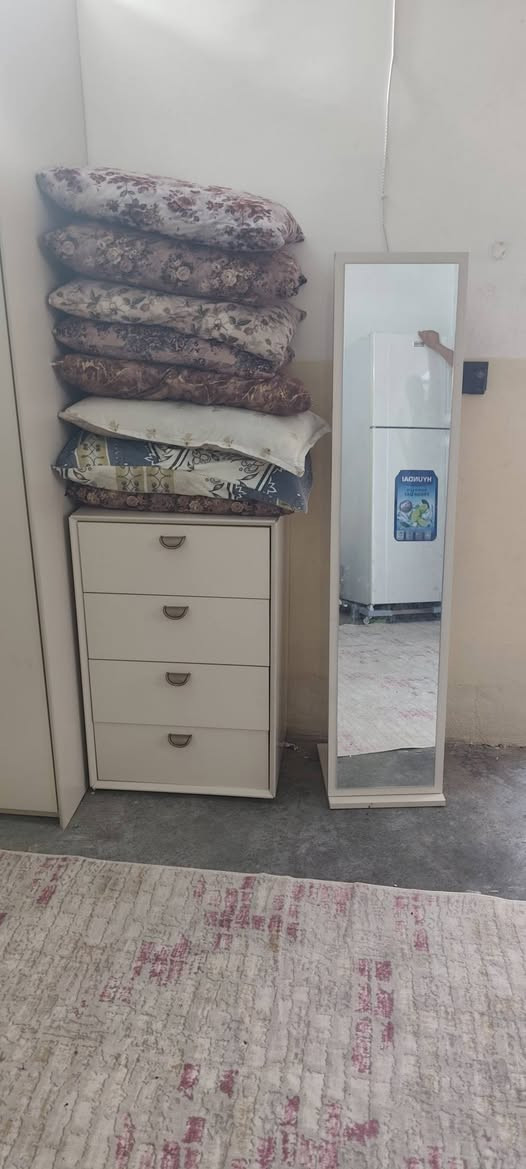 غرفة نوم • ١٠ قطع • استعمال قليل