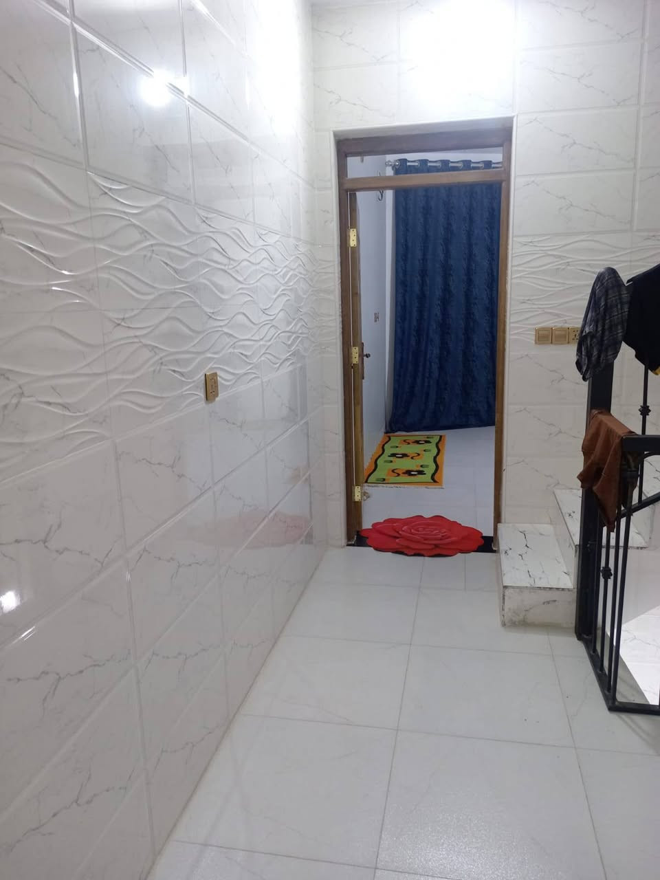 السلام عليكم بيت بل رواد حاكيه 62ونص قاطين ثلاث غرف نوم واستقبال حامات 2توليت خارجيه لاستفسار الاتصال على الرقم ***********
