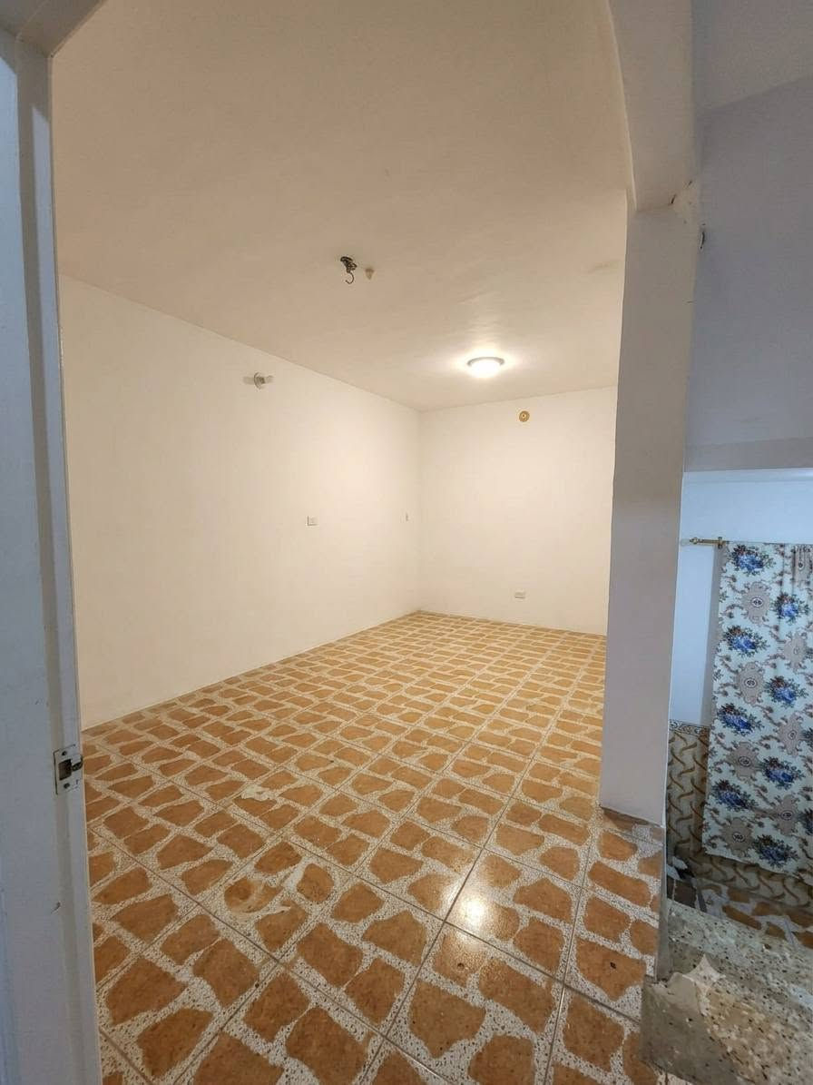 إعلان بيت للبيع
بيت طابقين نظيف وجاهز للسكن للبيع

​المساحة: 100 متر مربع

​البناء: سنة 2016 (بناء بحالة ممتازة)

​الموقع: داخل دربونه

​عدد الغرف: 3 غرف نوم واسعة

​المواصفات الإضافية:

​طابقين بتصميم عملي ومريح

​يحتوي على كافة الخدمات (ماء، كهرباء، مجاري)

​جاهز للسكن المباشر دون الحاجة لتعديلات

الطابق الأرضي:غرفه وصاله واستقبال ومطبخ وحمام داخلي مع تواليت غربي وتواليت خارجي

الطابق الثاني:غرفتين مع صاله واسعه

​للاستفسار عن السعر أو المعاينة، يرجى التواصل عبر الخاص أو الاتصال على الرقم: [***********]

الموقع الىشطره خالصه قرب تقاطع شحييم
