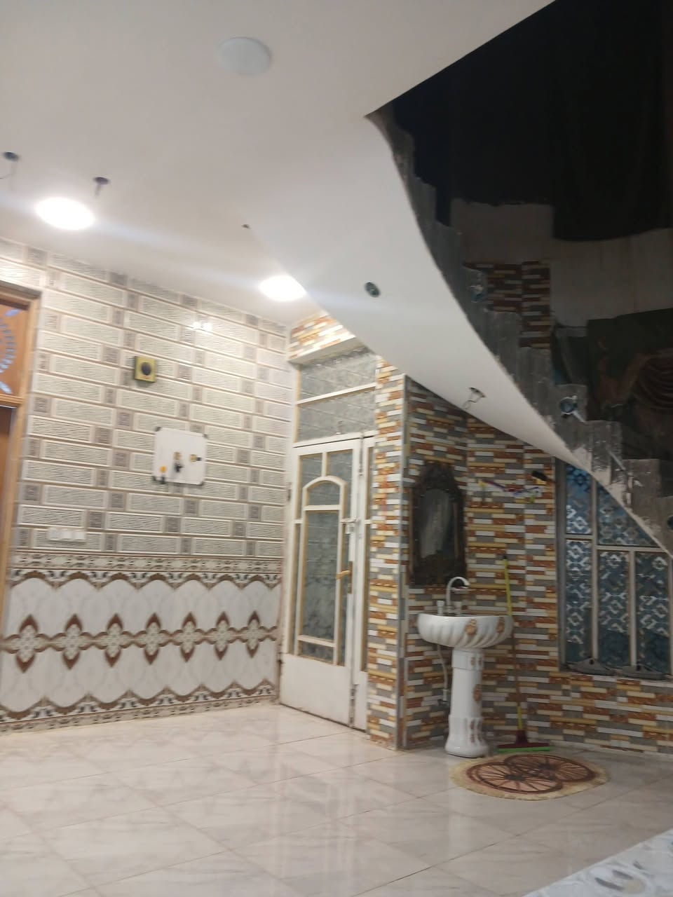 للبيع بسعر مناسب
بيت طابو زراعي سند ٢٥ بسمي مكانه ورديه خارج شارع ٣٠ 

مساحه 300 بناء سنه 2023 بناء حديث طابقين 

طابق الاول 

استقبال+٢ غرف نوم +مطبغ بارد +حار +هول+مجمع صحيات داخلي +خارجي 

طابق ثاني

غرفه +هول +مجمع صحيات 

للستفسار  اتصال ع رقم📞 ***********
