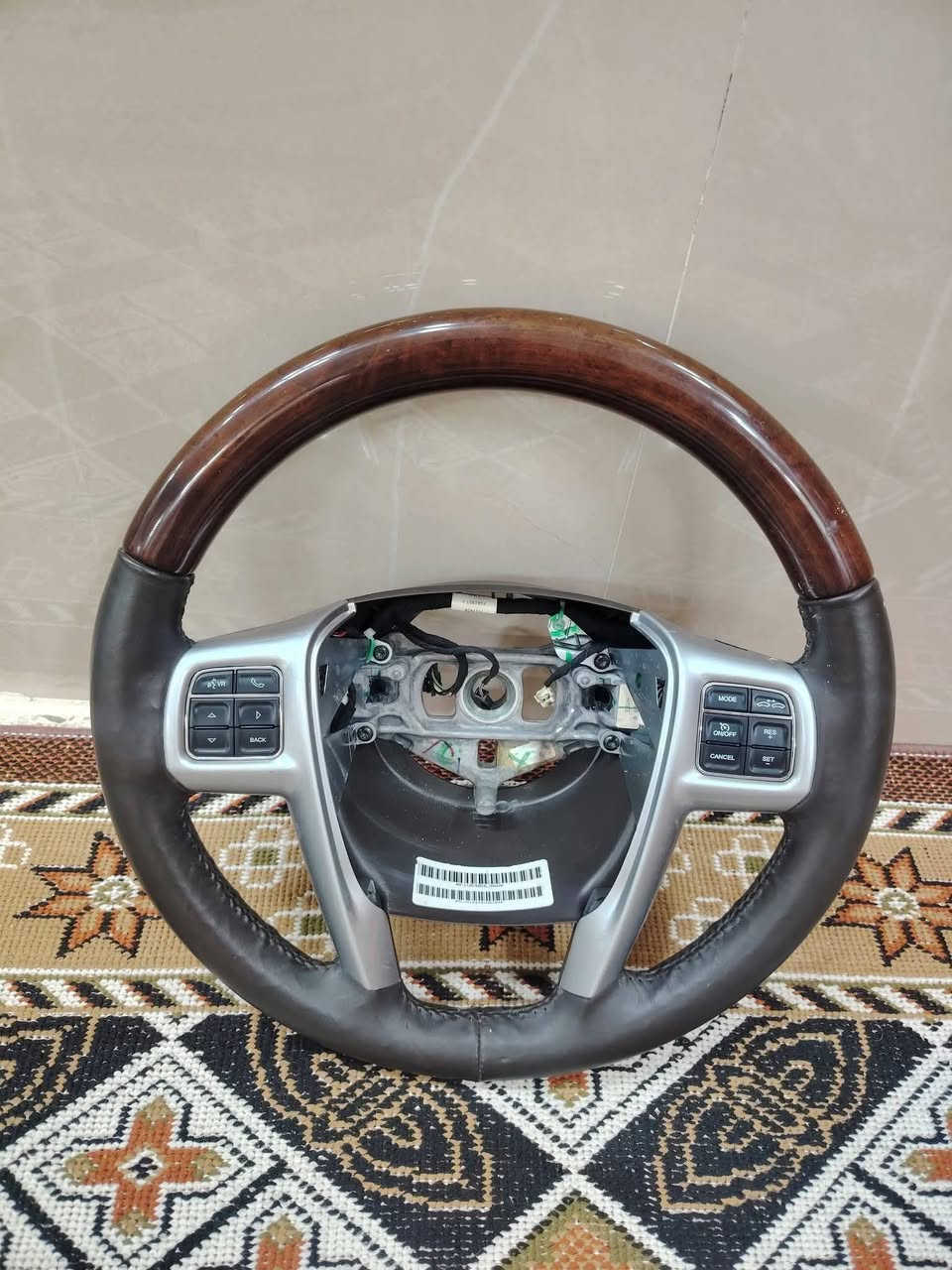 السلام عليكم 
قفل صندوك 
جك كامل 
برغي سبير 
يدات نيكل تخم وباما سعر 125
مساعد بانزين 
دكم جام صفحت اليمنه  25
سفيفه صندوك السعر 25
عنوان ميسان ***********
