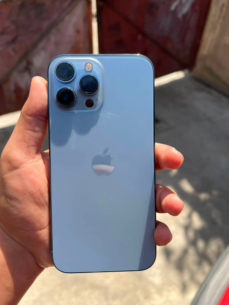 السلام عليكم ايفون13pro maxبطاريه78بلاديه الجهاز نضافه97بل100 مستبدل شاشه gx+الكامره0.5واقفه شغله برمجه الجهاز مال بيت ملحقات شاحنه اصليه+كفر+لزكه هديه سعرو بلاشش500وبي مجال استفسار***********
