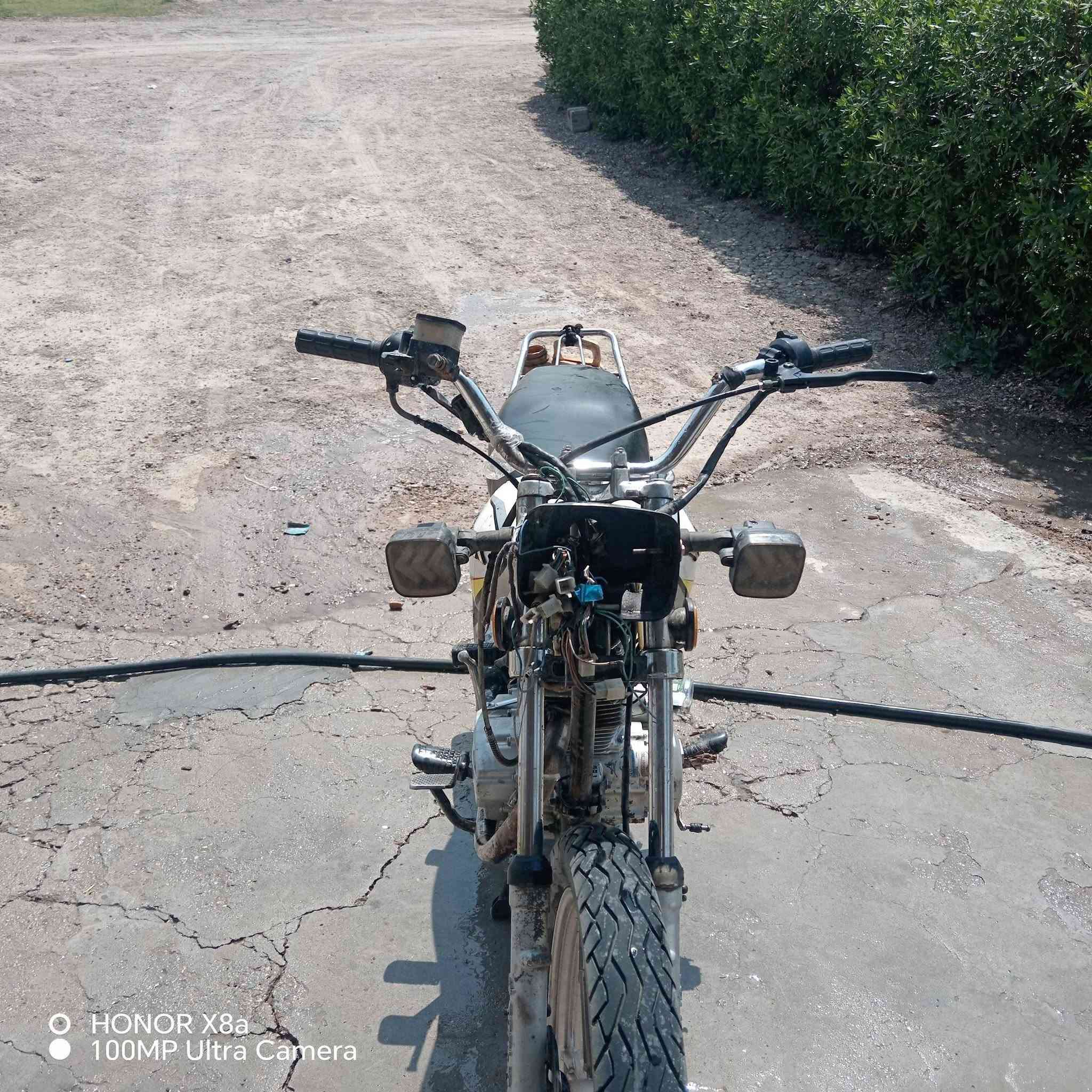 دراجه البيع موديل ٢٠٢١ بدون وراق تكفل بكلشي دراجه مفتوحه بس نشطه نقصه كرهبأيأت السعر ٢٥٠ وبيه مجال مكاني اللطيفيه وهاذه رقمي  ***********
