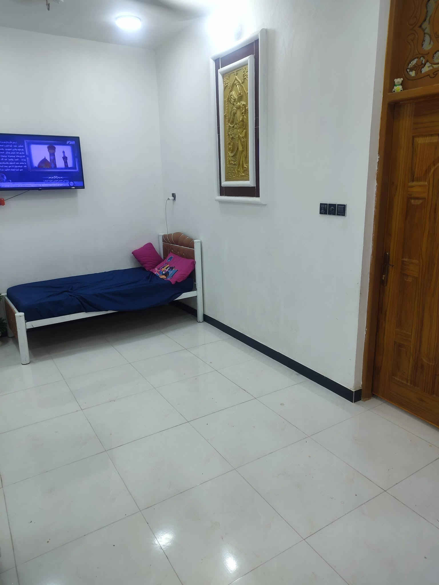 للبيع مساحه 120 متر طابو زراعي سند 25 طابقين ثلاث غرف نوم مطبخ وهول واستقبال مجمع صحيات عدد 2 خلف محطه اضواء الحله شارع 80 كربلاء يرهم مراوس ***********
