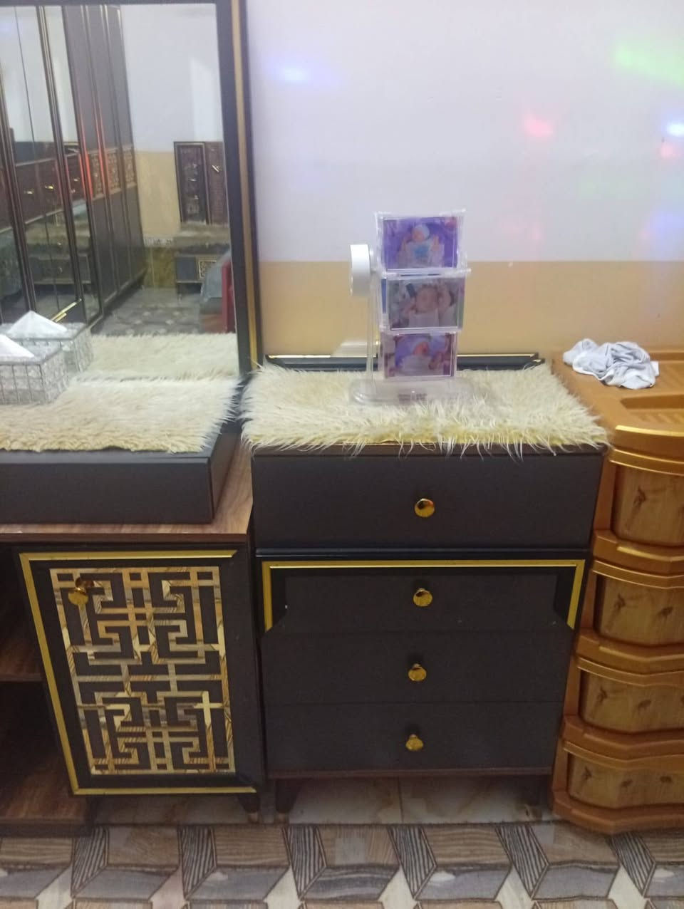*للبيع غرفة نوم تركية 9 قطع*
*المكان: الحلة - بابل* 📍  
*الحالة: نظيفة 100% مابيها اي ضرر* ✨  
*السعر: 750 ألف قفل* 💰  
*مستعجلين عالبيع*

اتصل هسه: *************  
نجار البرق لاسود ☄️
