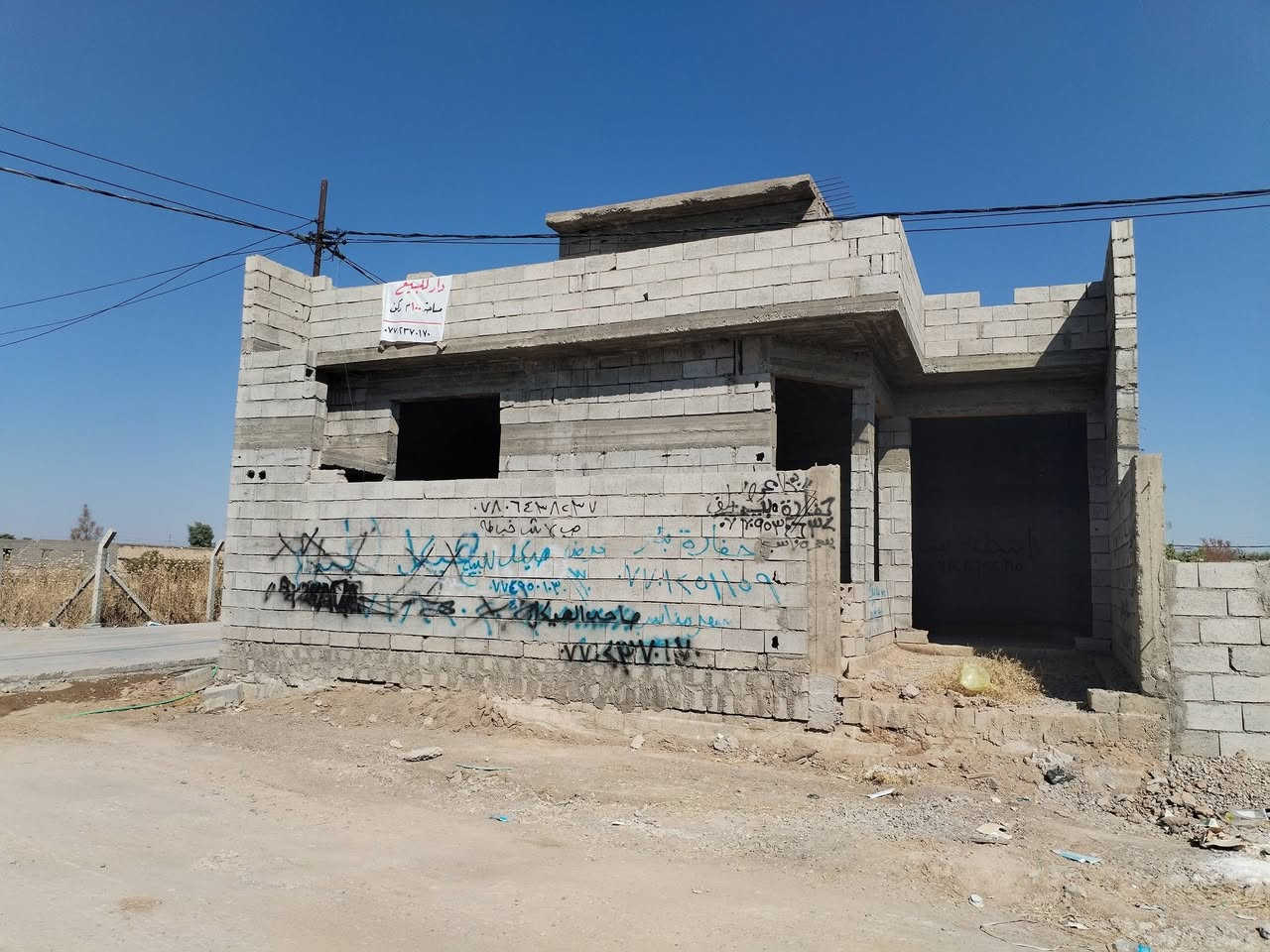 هيكل للبيع ركن 10في 10مربع طابق واحد اساس صب شريطي بناء بلوك20رباط كامل شيش قبرصي متعوب ع بناء خدمات كامله ماء كهرباء تبليط بصف البيت السعر ٣٣ بيه مجال شارع مول حسين فرع المولده حكم*********** الي يدور رخيص خلي يروح ياخد مال مقاولين
