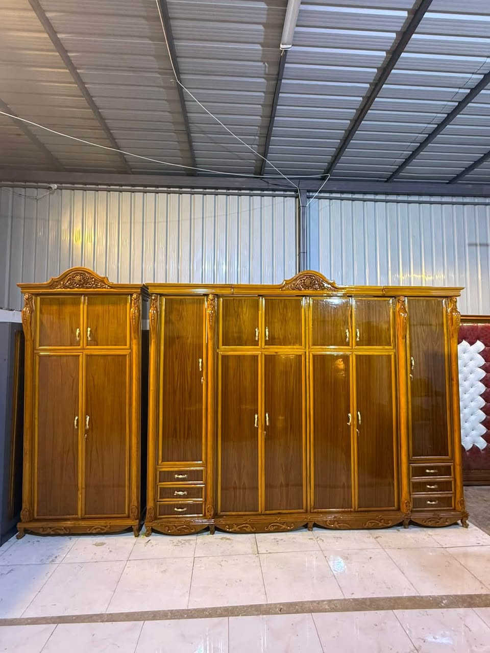 غرفه ام مسرحه تفصال صاج داخل خارج
السعر مليونين ١٠٠ وبيعة مجال  
شد نقل داخل بغداد مجاني محافظات بكروة ***********🌸🌸
نضافه ٩٠ 
شازون طابوريه هديه 
غرفه ضخمه دنك زان جاوي بلوط 
غرف كلش حلوه ضخمه 
ضهره جرجوبه براغي
رجلين جعب الغزال زان
