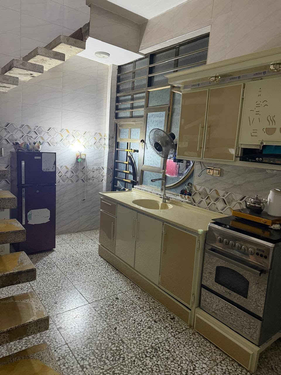 يالله بيت البيع المساحه 50متر طابقين مكانه حي النداء بشريط الموضفين قريب على شارع مجمعات بصف مجمع لاميرات اول السعر خاص ***********
