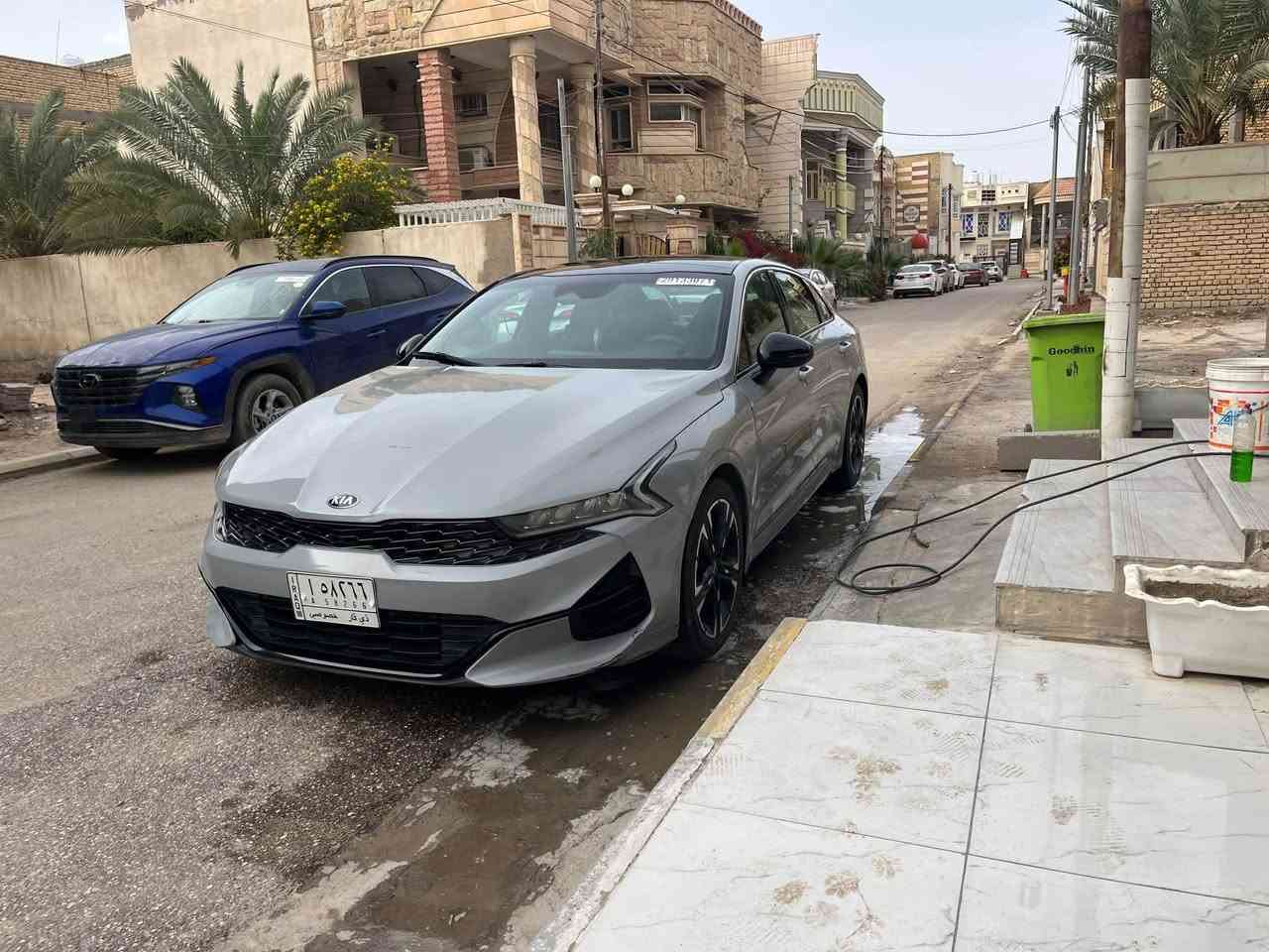 سلام عليكم
K5 2021 أمريكي فول مواصفات معوقين  
محركها 1600 تيربو ماشيه 72 الف 
حادثها بس بنيد مبدل 
السعر 155 وبيها مجال 
***********
