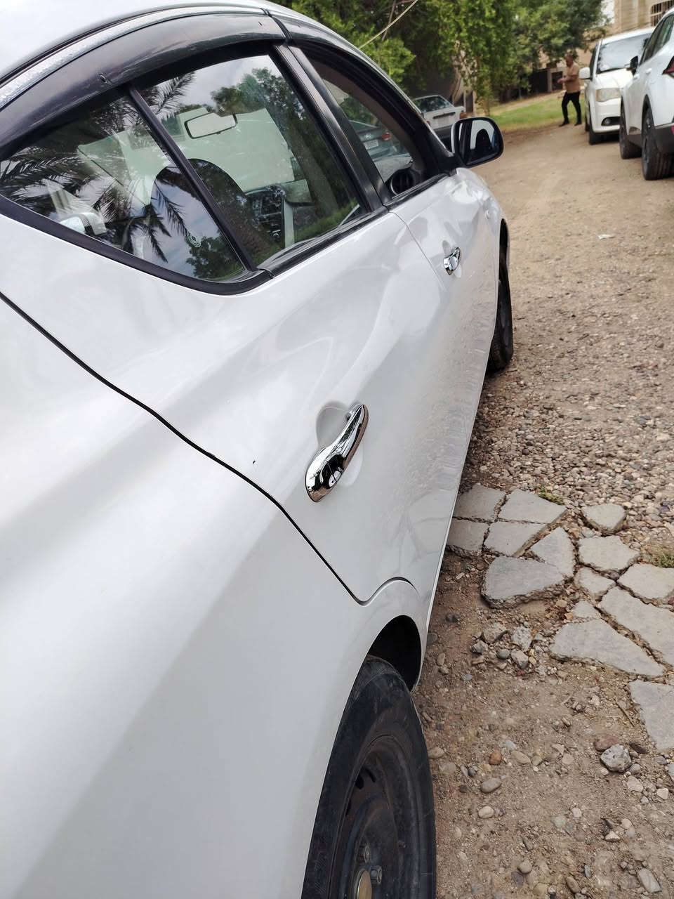 ​🚗 للبيع: نيسان سني هندي
بليتة زرقاء 
 موديل 2019
رقم بغداد
​ المكينة و الكير، والتبريد بحالة ممتازة وخير من الله (شرط الفحص).
​بيهة صبغ باب السايق (على كد دائرة) + بارد بسيط
​السنوية: منتهية
​السعر: [اكتب السعر ٩٨ اكتب: قابل للتفاوض 
​المكان: بغداد الكرخ مكلف بالنشر للاستفسار الاتصال ***********

