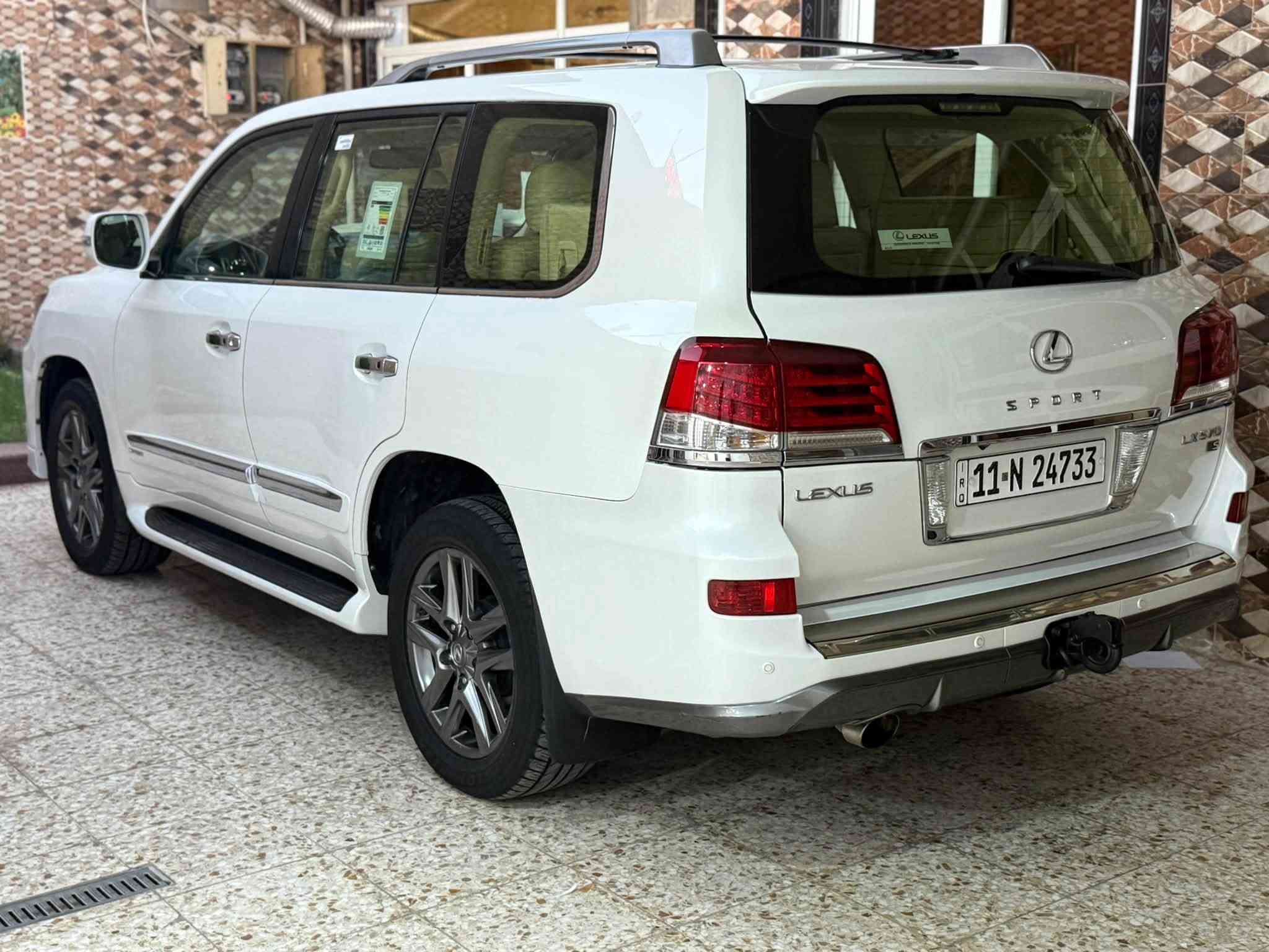 السلام عليكم لكزز 2015 سعرها 345 ورقة رقم بغداد بسمي فوول مواصفات بيه ربع جاملغ خلفي صبغ معه قبق الصندوق بدون دواخل على الفحص سيارة جديدة وجاهزة محرك كير مكفولات صدر امامي خلفي جديد سيارة على وضع الشركة ماشية 96 حقيقي للاستفسار *********** السعر 345 ورقة مكان بغداد
