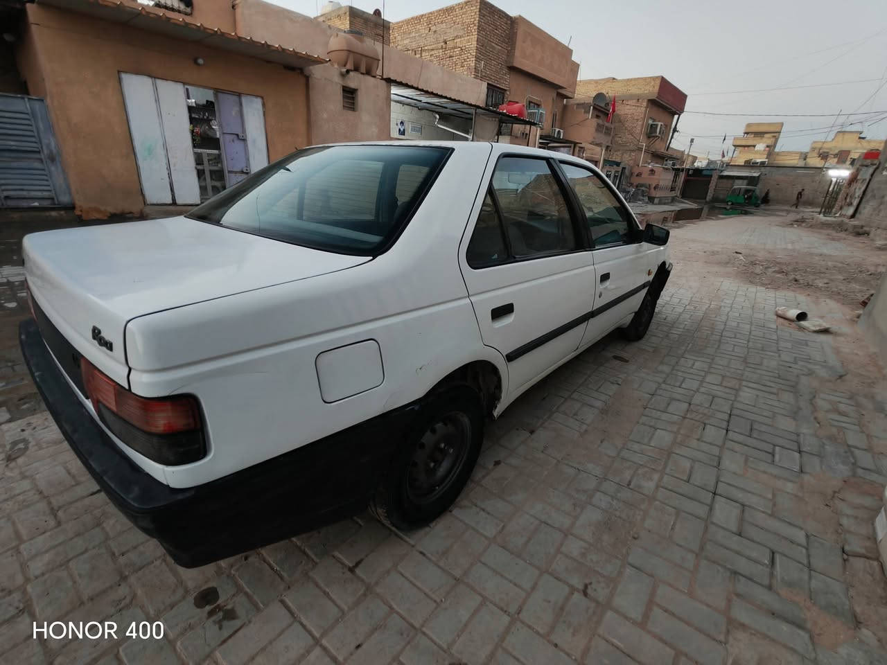 بيجو روى موديل ٢٠١٠ 
رقم بابل تحويل مشروع وطني  باسمي 
مكانها بغداد الغزالية 
كير مكفول 
مكينة بيها تبخير
تبريد شغال 
كهربائياتها شغاله 
بيها خياسات بسيطه يرادها ترتيب 
عارضها ب٢٥ وبيها مجال 
للاتصال ***********
