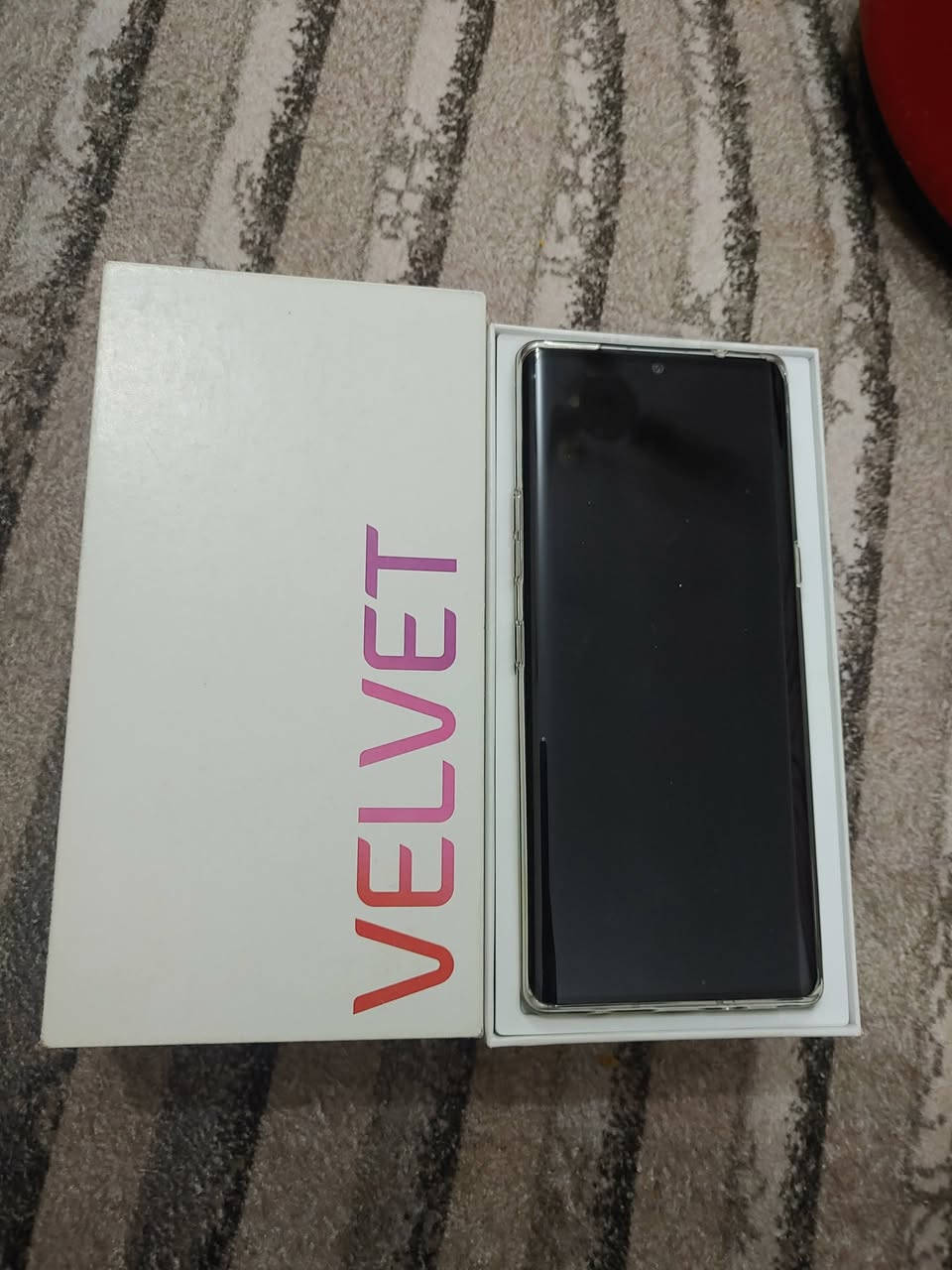 هاتف  من شركة  LG الكوريه 
LG VELVET   
الجهاز ذاكره 128  على 8  
شريحتين اتصال  
السعر   235  الف    
مواصفات   شاشه p امولد قياس  6.8  انج  وكامرات ذات دقه عاليه  شحن سلكي ولاسلكي سريعيين وكثير من المواصفات 
للتواصل  *********** 
واتساب او اتصال  
توجد خدمة توصيل

