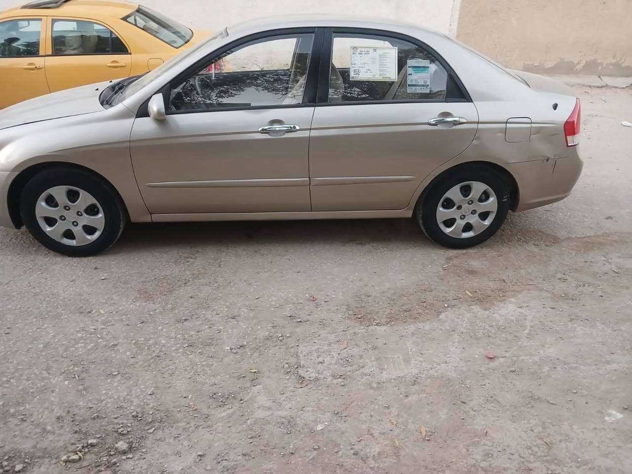 السلام عليكم سيراتو للبيع 2009 رقم بغداد انكليزي  جاهزه من كلشي سيارة جديده كفاله من كلشي ماعده بارد بل جاملغ الخلفي قليل وبنيد صبغ شبر مكانها السيارة حله حي نادر سعر 88وبيها مجال قليل استفسار اتصل على رقم ***********
