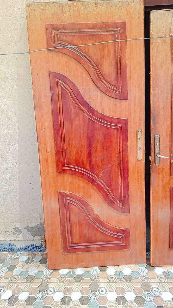 السلام عليكم بيبان للبيع تسكام درجه اولى ثقيل بدون جرجوبه يعوزهن صبغ فقط مكانهن بالشافعيه ***********سعر مناسب جدا
