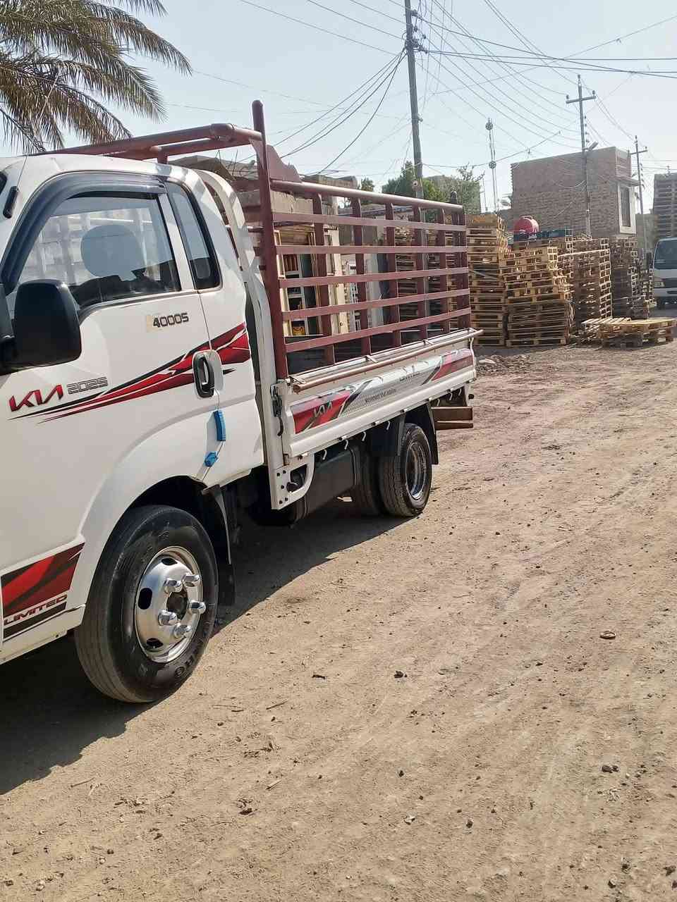 السلام عليكم مكلف بل نشر كيا فحل لبيع مديل 17 كفاله عامه تخم تاير محوره 14 مكينه جديده تبريد شغال السياره جاهزه رقم انكليزي السعر 137 رقم صاحب السياره ***********
