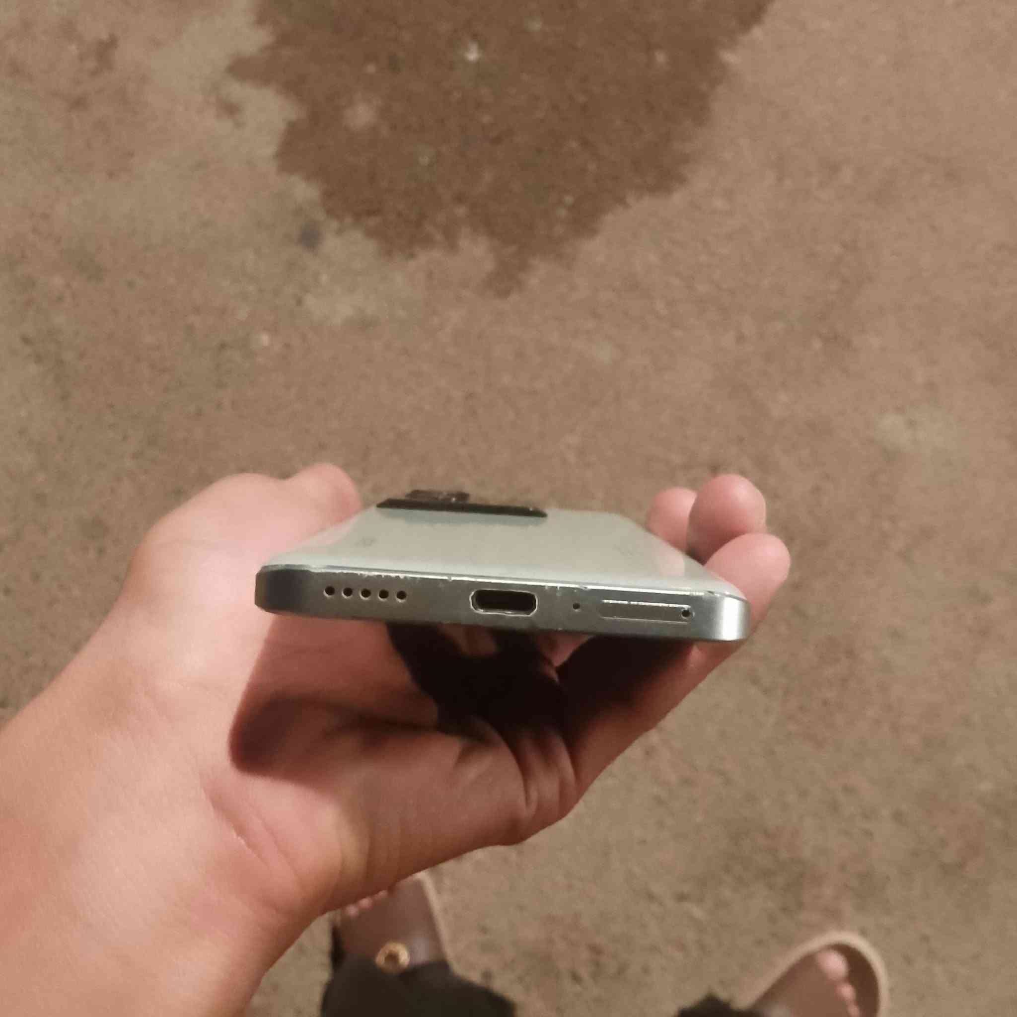 جهاز شاومي 13Tللبيع الجهاز حيل نضيف مكفول من كلشي عطل و تبديل الجهاز معروف كامرته تخبل و يشغل 120 فريم بوبجي ذاكرته 256 عشوائيه 24 جهاز نضافته 95 لونه المميز جلد التمساح جهاز كلش حلو و سلس تجي تاخذه و تفحص وين ماجان مكاني بصره دور الشرطه سعره 400 بيه مجال للتواصل ***********
