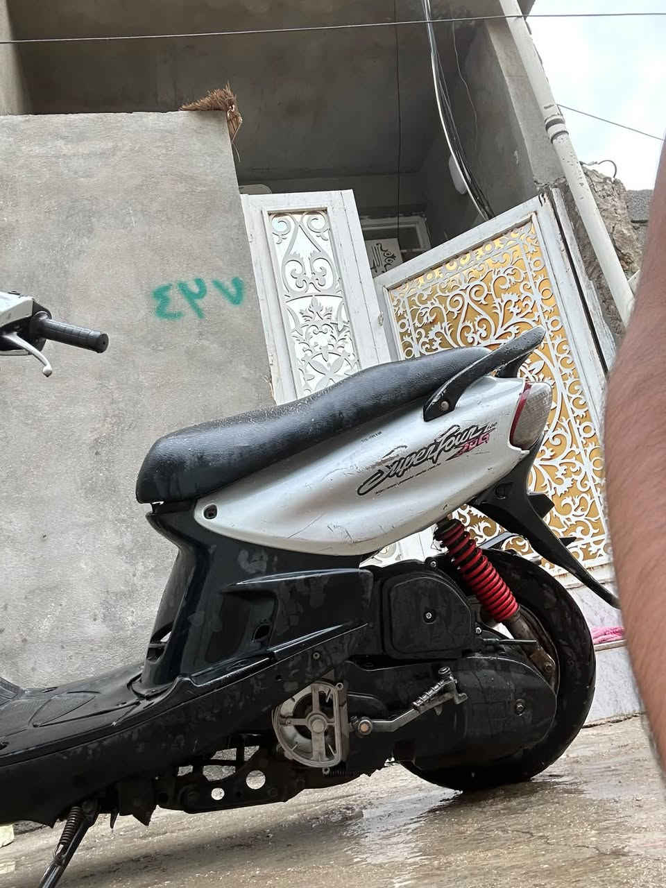 السلام عليكم دراجه ماكس قجمه نضيفه كفرات بلاديه اشاير يمنه يسره شغاله خلفي امامي شغاله لايت شغال كابريتر نضيف محرك نضيف صالنصه بلادي كلاجات بلادي الدراجه اي نقص مابيه فقط سلف قط بلوايرات الدراجه سعر 375وبيه مجال حك الجيه بريكات شغاله بريك بلمنكان الستفسار خاص على 
المكان بغداد التاجي

الرقم ////***********

