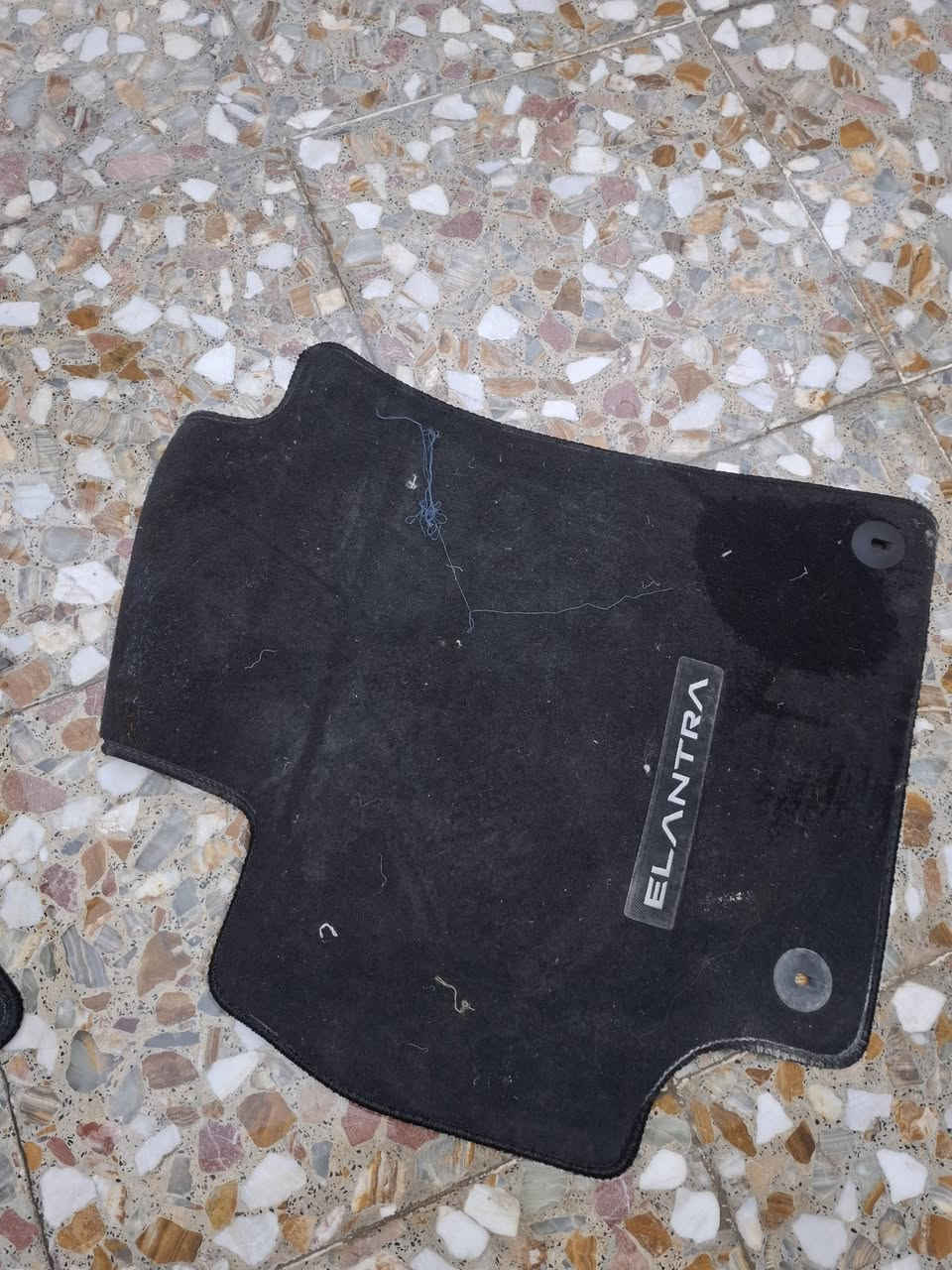 للبيع كاعيات النترا البلادية هنة وفرشة مال الصندوك نضيفات قيم واخذ 
***********
