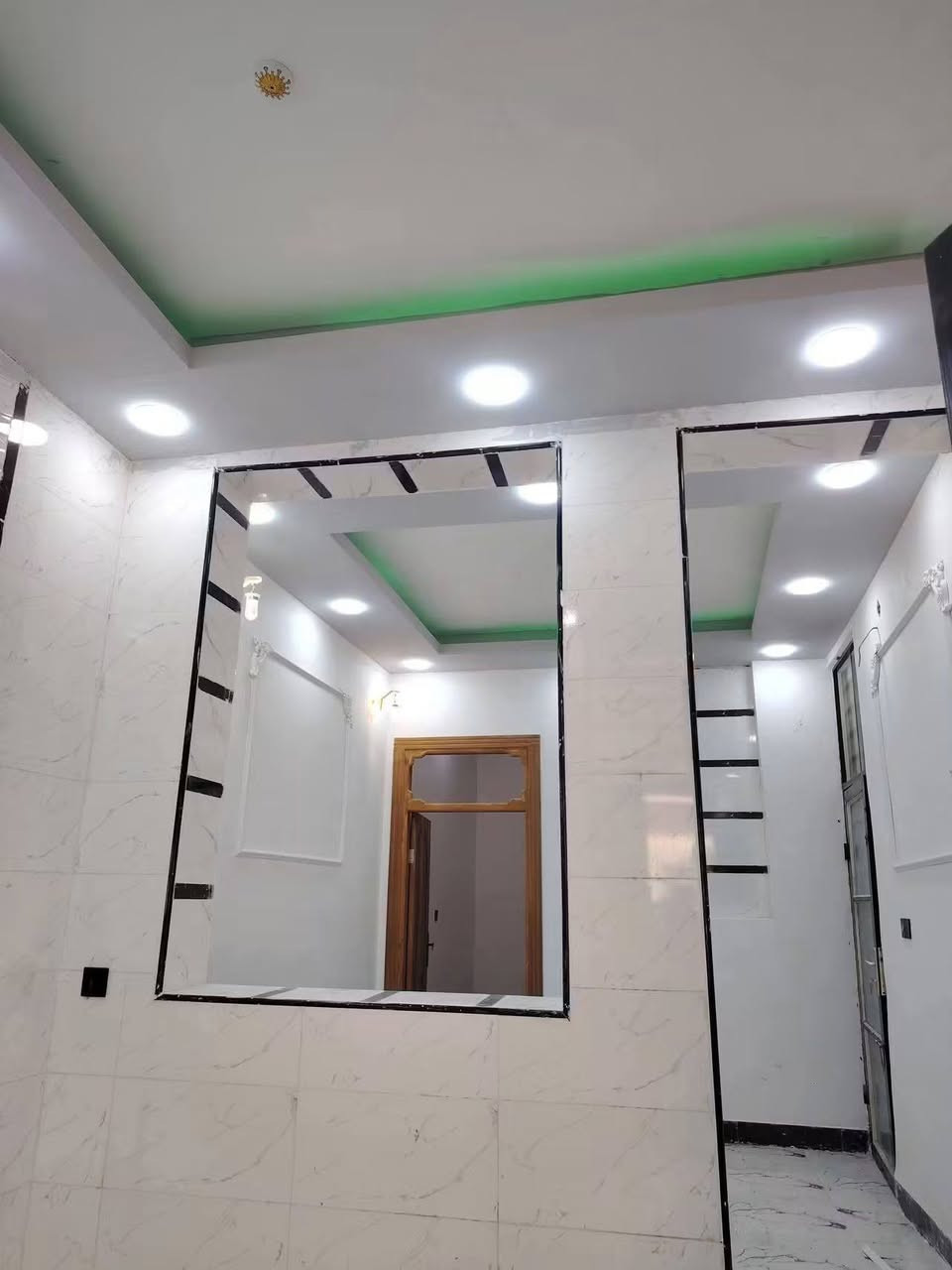 عرض مناسب جداً
بيت 50 متر مربع🏠للبيع بالنجف مقابل ملحق القريه شارع الصب عمود ٣٢١ يم السوك مباشر

السعر  18 مليون فقط 💸💸
للاتصال *********** وأتساب
